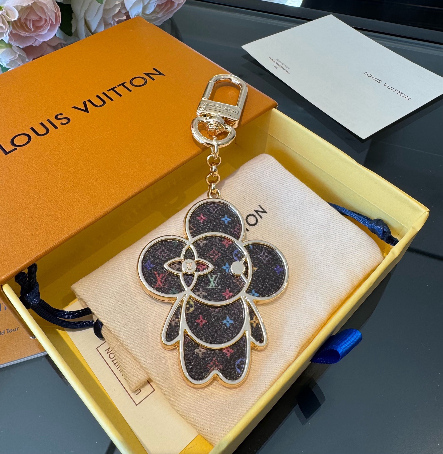 LOUIS VUITTON新款包饰 村上隆白三彩黑三彩钥匙扣。LV薇薇安钥匙扣挂件包包挂件包饰，手机壳挂