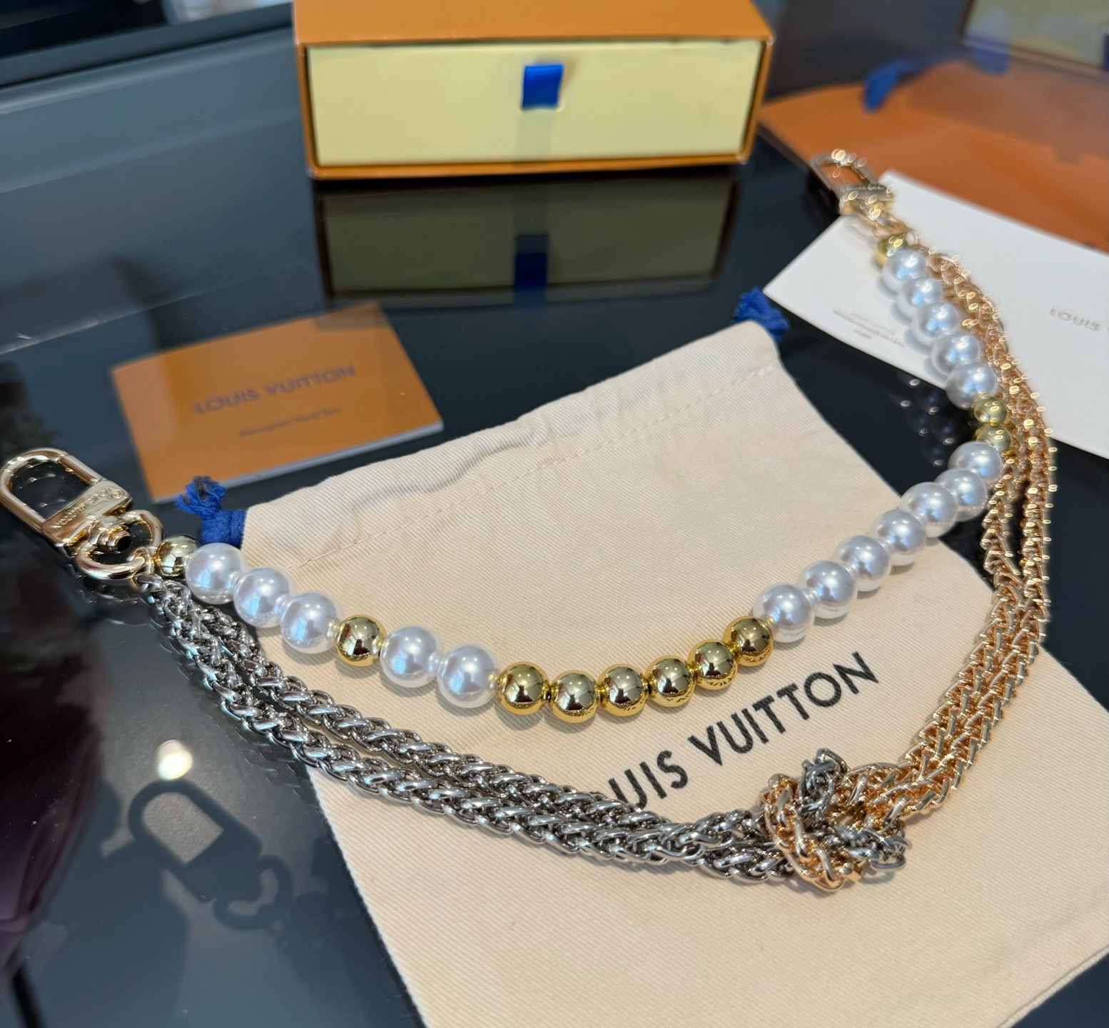 官网新款。LV包链钥匙扣 路易威登 Sailor包链 挂饰 包包链条精选莹亮金属材质，链节设计加珠珠设计