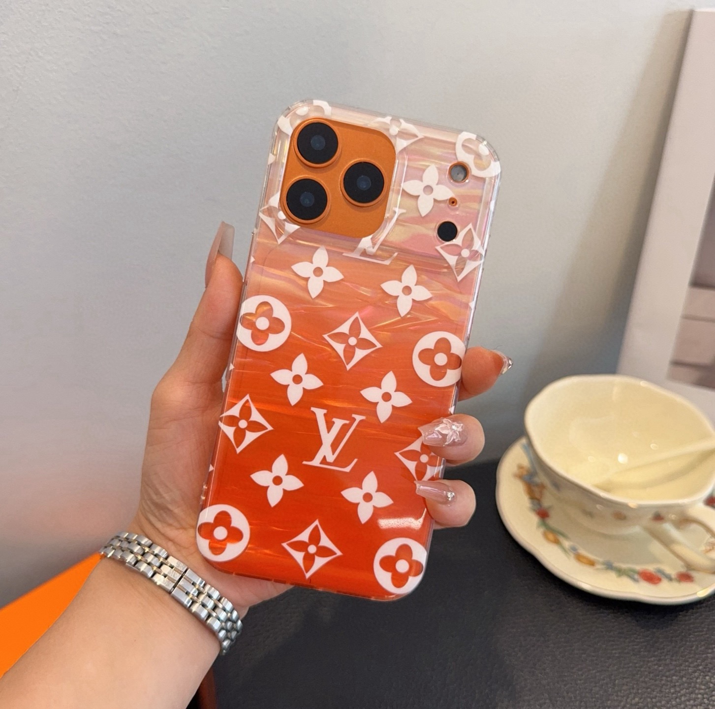 星宇橙系列 lv手机壳型号：为了不出现报错型号，请打开本机查看手机设置显示的型号⚠️⚠️⚠️iPhone