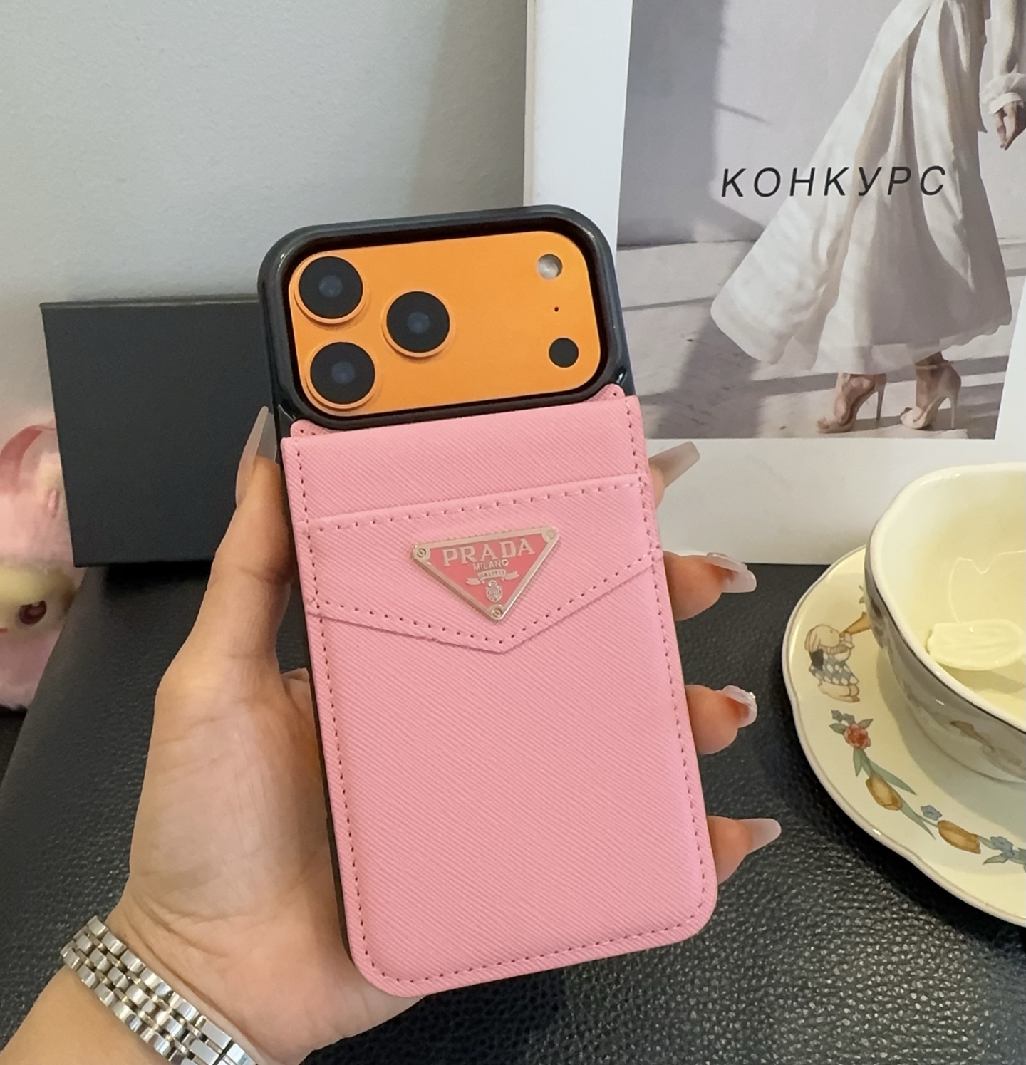 ✨PRADA普拉达十字纹手机壳 上下翻卡包  零钱包 二合一 贴皮全包手机壳，精准孔位  高端品质 实用