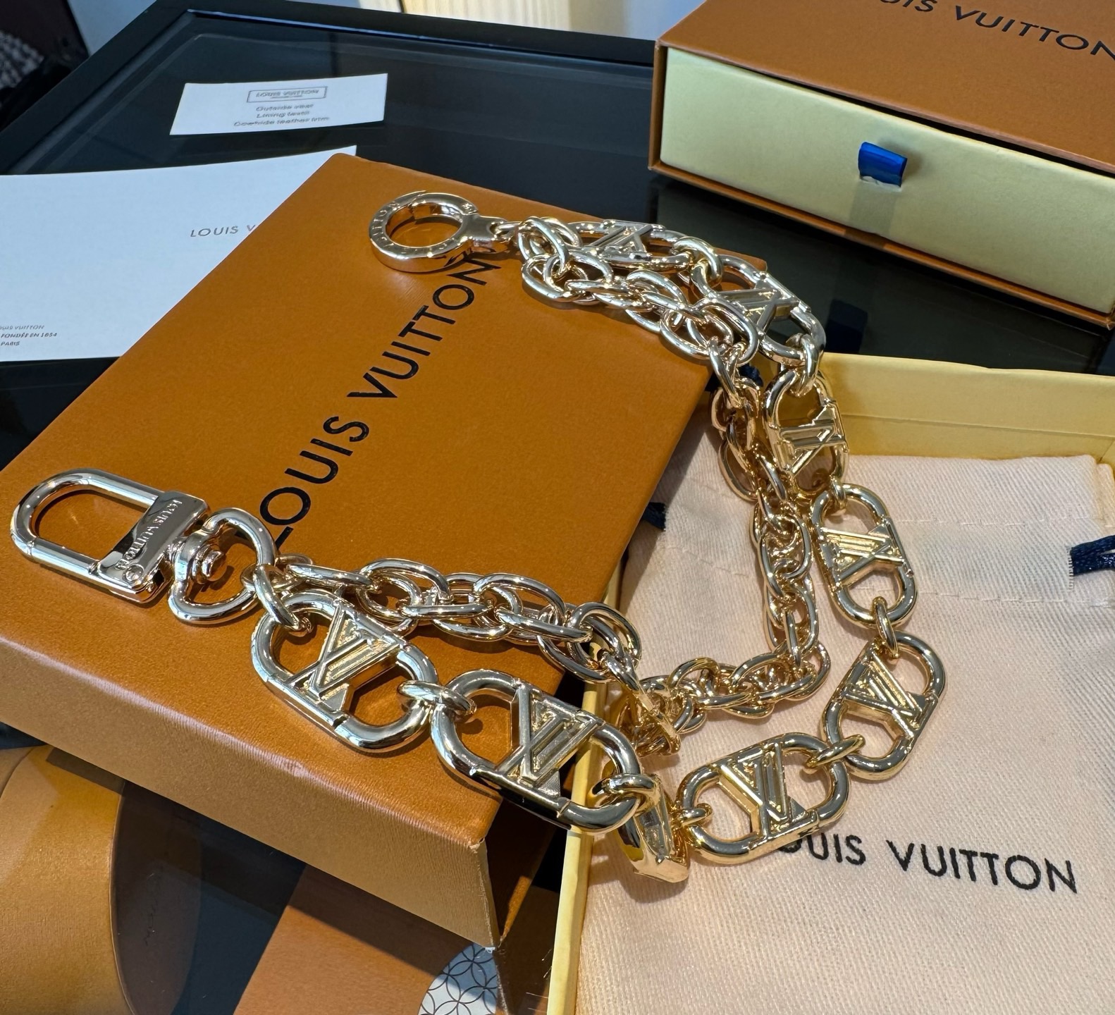 LV 包链 钥匙扣 路易威登新款包链，包包挂件 配饰 多元素材质，舒展时尚个性！