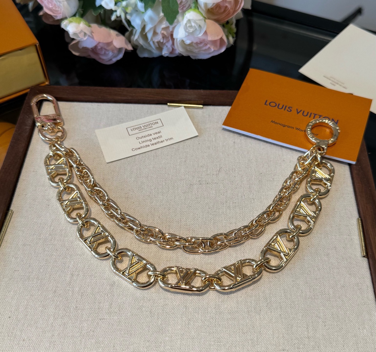 LV 包链 钥匙扣 路易威登新款包链，包包挂件 配饰 多元素材质，舒展时尚个性！