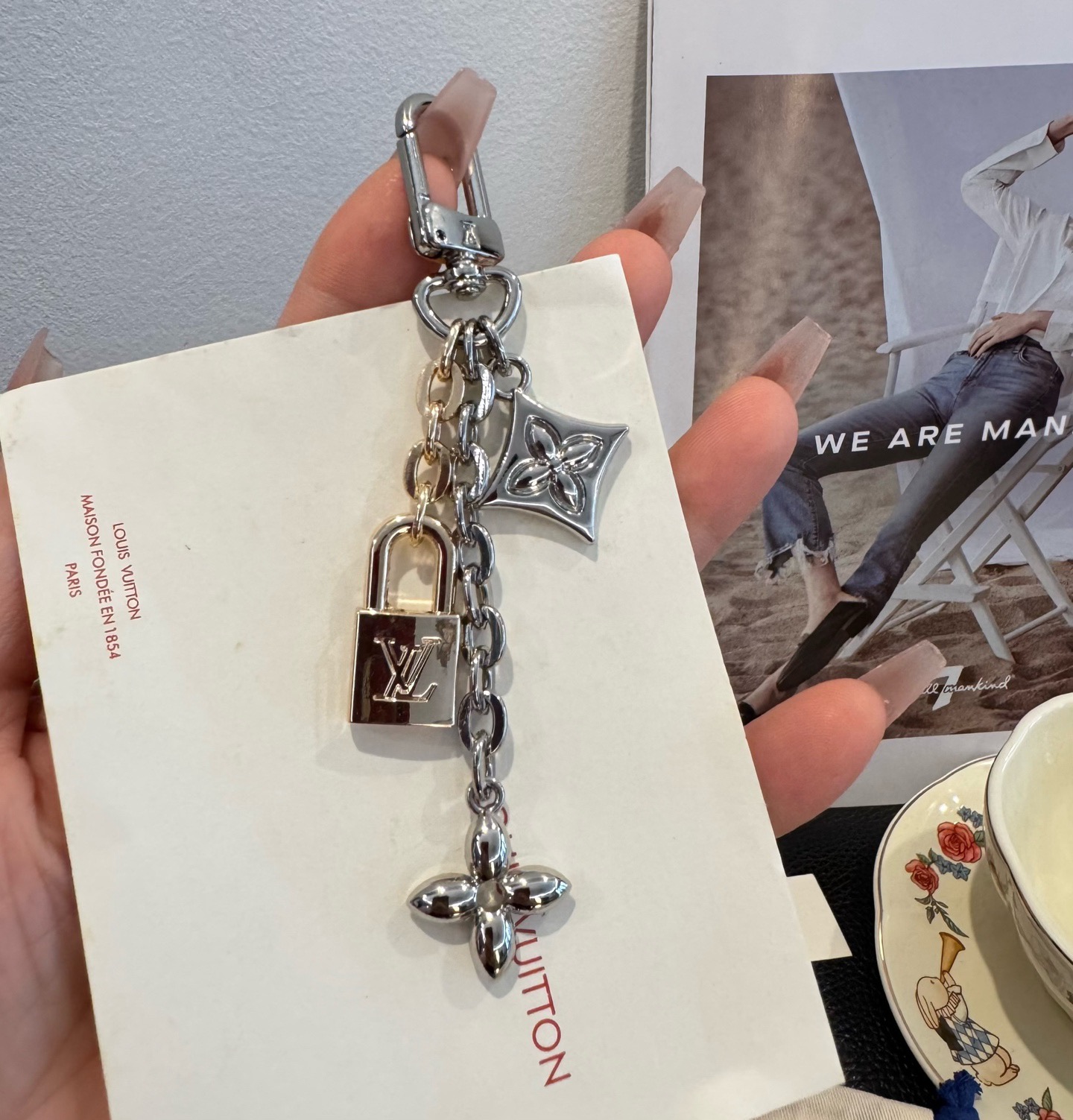 新款 LOUIS VUITTON LV钥匙扣 锁头四叶花包挂件 包包挂饰 钥匙扣精致。手感真的很赞[强]