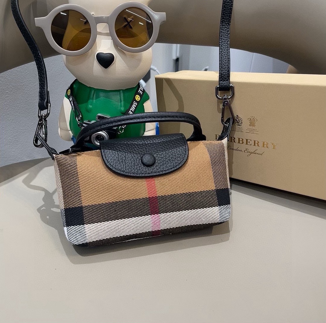 ❤️Burberry巴宝莉手机包，经典格子帆布拼接牛皮，斜挎小包官网同款 mini手提包包生活出门不需要
