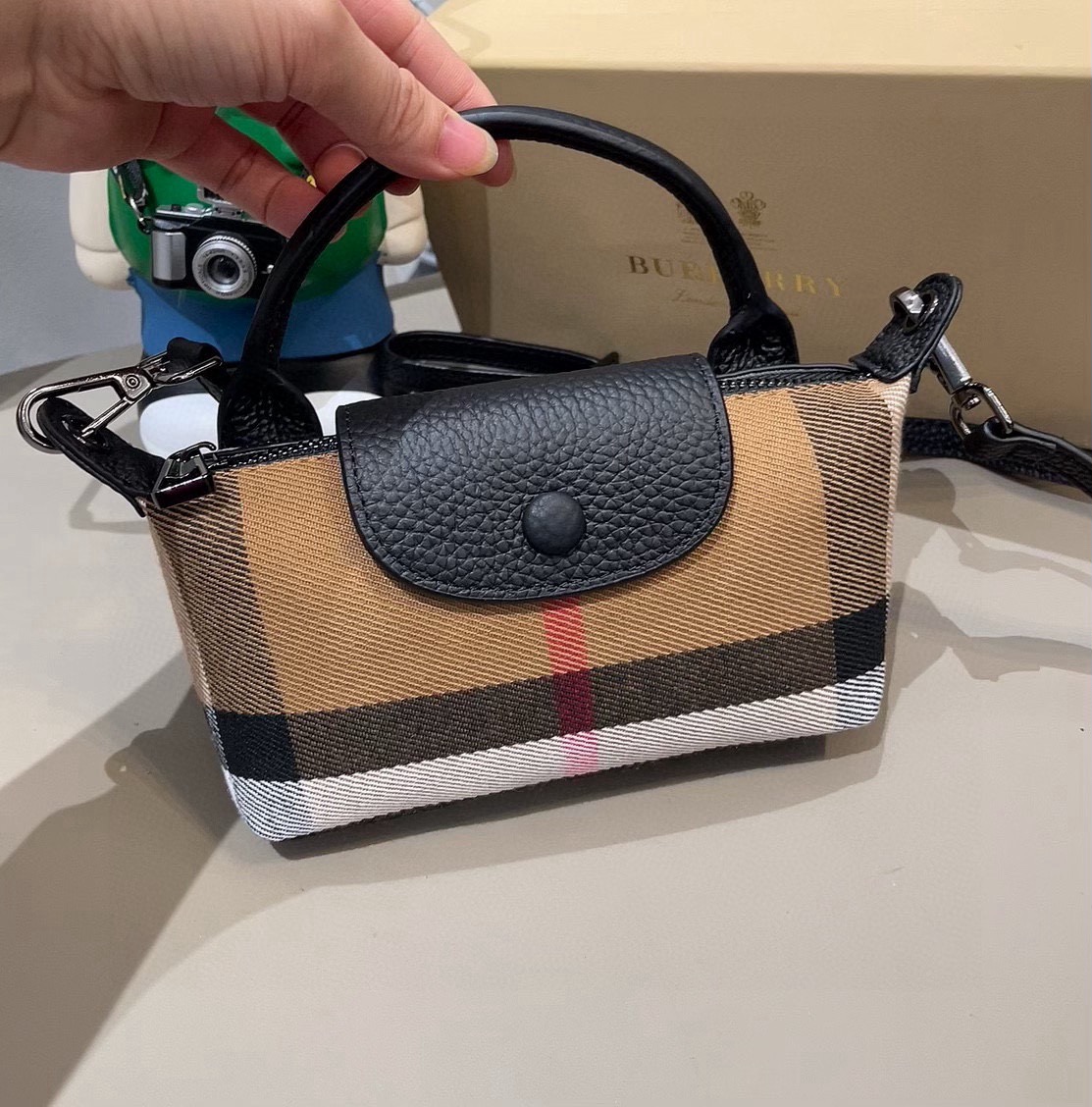 ❤️Burberry巴宝莉手机包，经典格子帆布拼接牛皮，斜挎小包官网同款 mini手提包包生活出门不需要