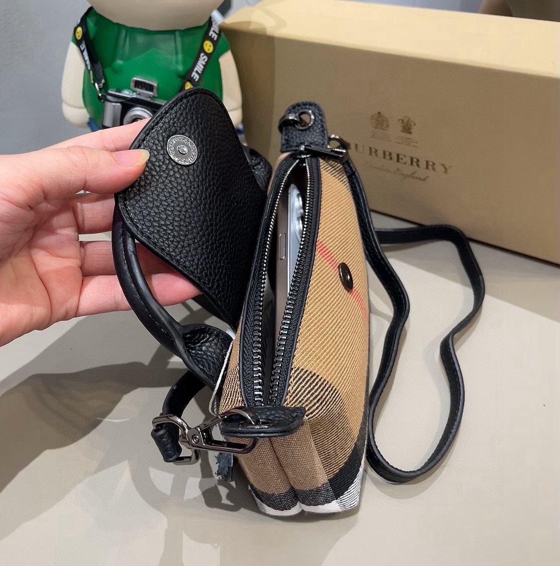 ❤️Burberry巴宝莉手机包，经典格子帆布拼接牛皮，斜挎小包官网同款 mini手提包包生活出门不需要