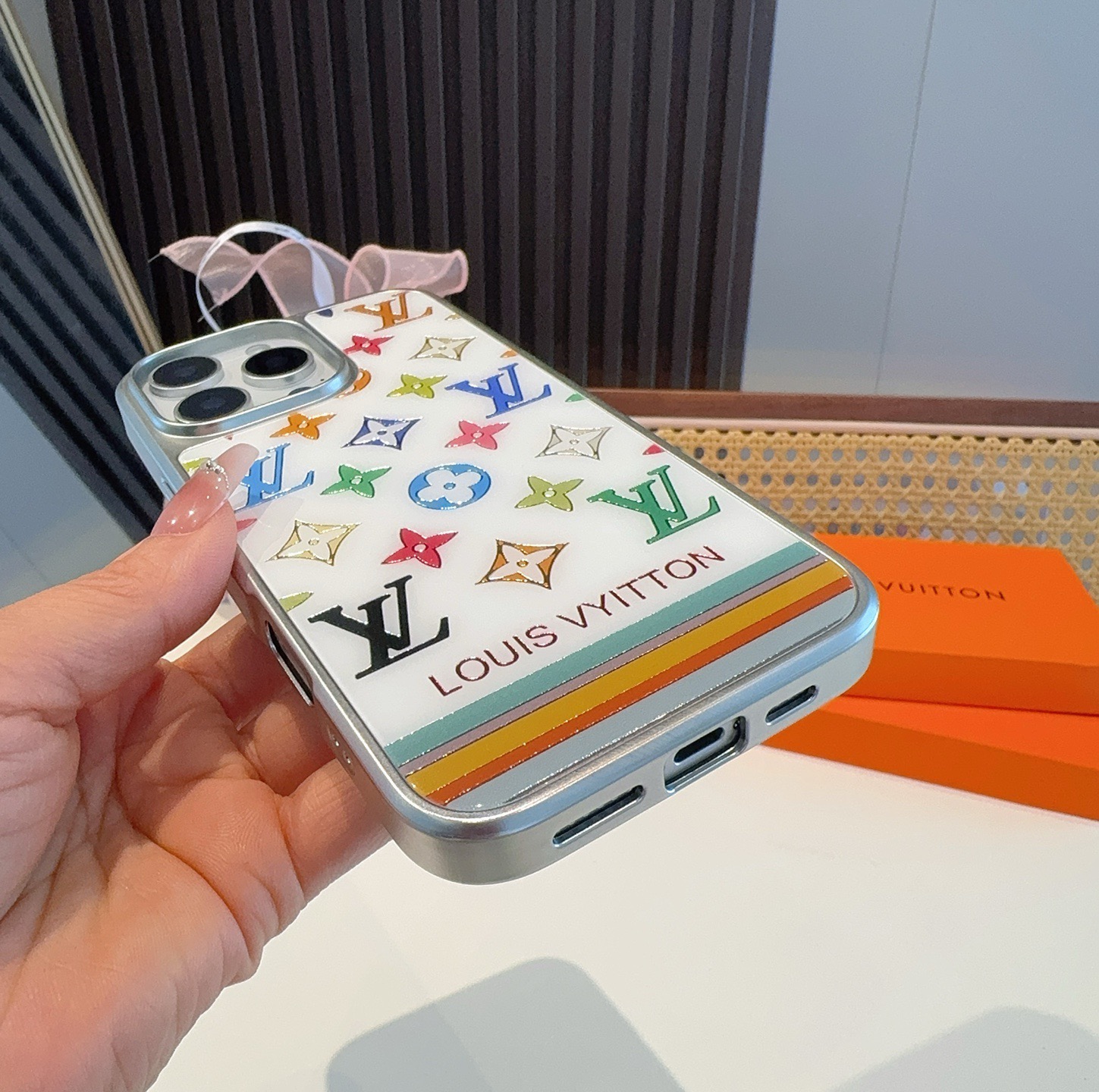 LV新品手机壳 新工艺鎏金工艺玻璃壳[烟花] 电镀玻璃磁吸手机壳型号：为了不出现报错型号，请打开本机查看
