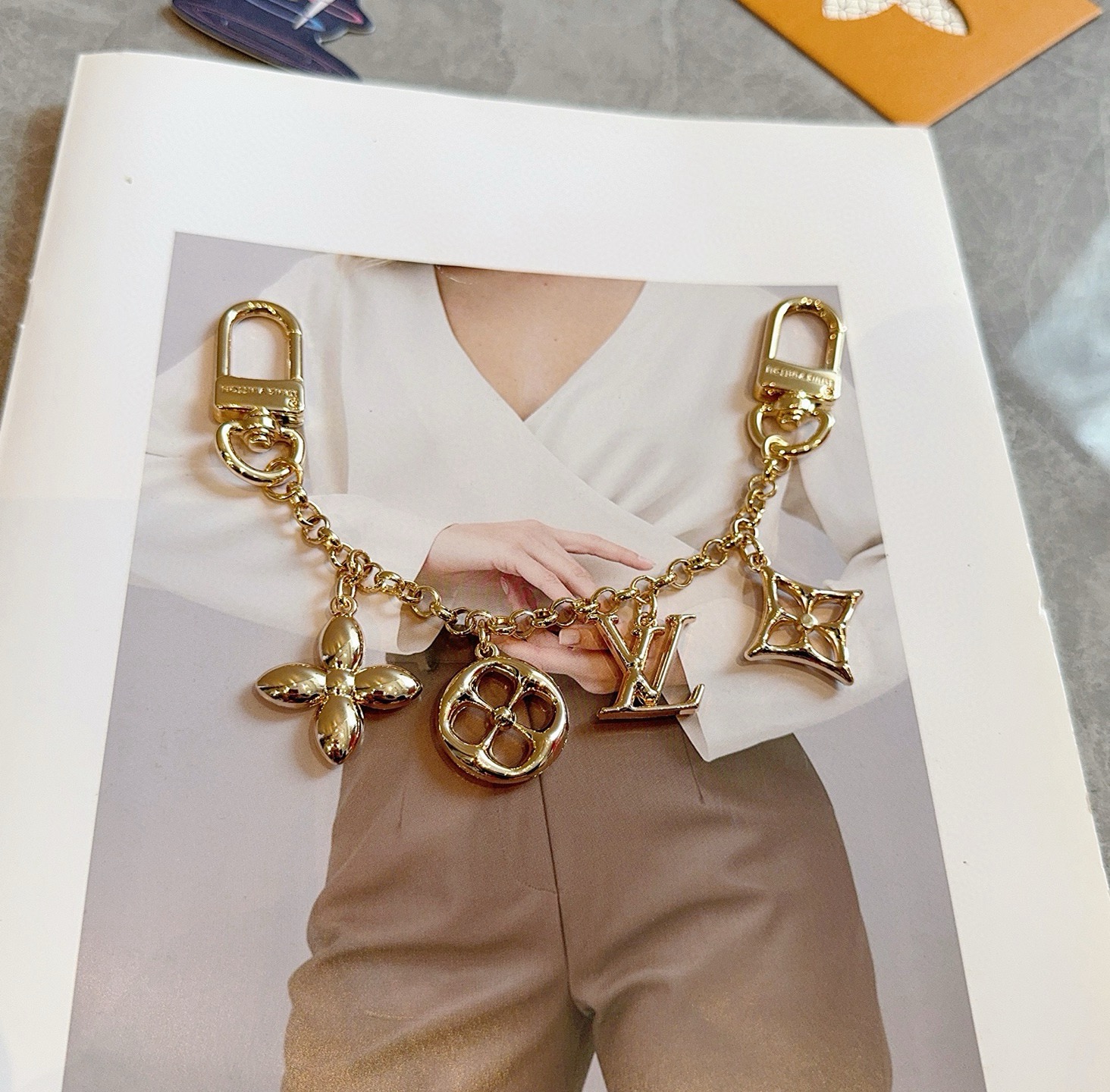 LV钥匙扣 包饰 包包挂件 金色&银色M01188 SPring Street Chain 包饰将 Mo