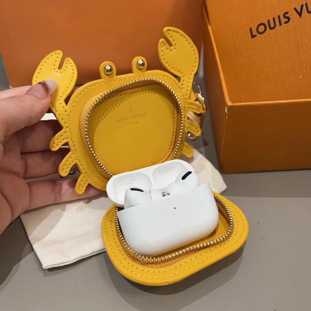 官网新品 热卖Louis Vuitton 路易威登lv 小螃蟹耳机包钥匙扣挂件挂饰 Lv钥匙包蓝牙耳机包