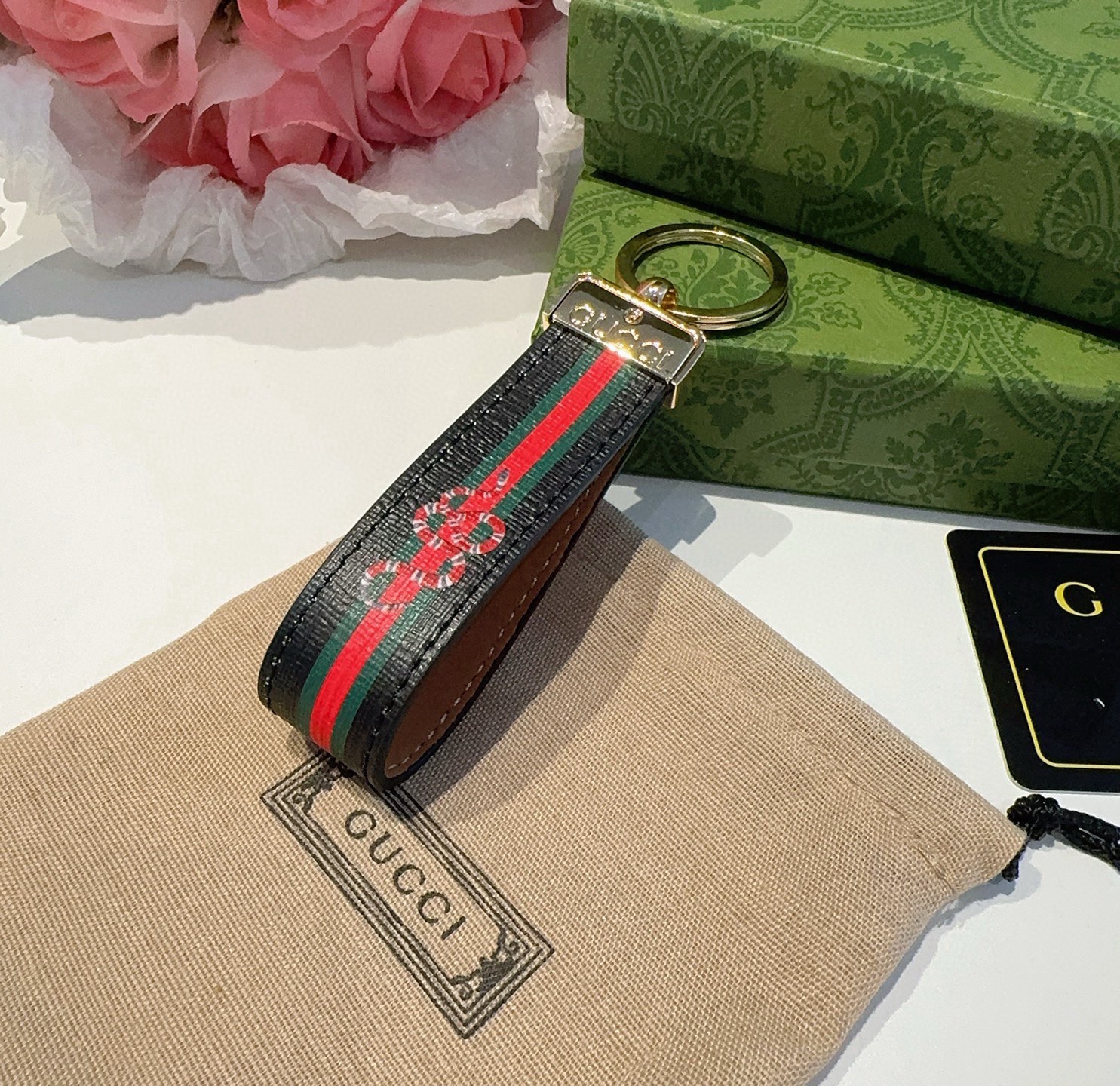 爆款推荐 古驰Gucci钥匙扣 车钥匙挂件包包挂饰 DauPhine Dragonne 钥匙扣彰显金属匠