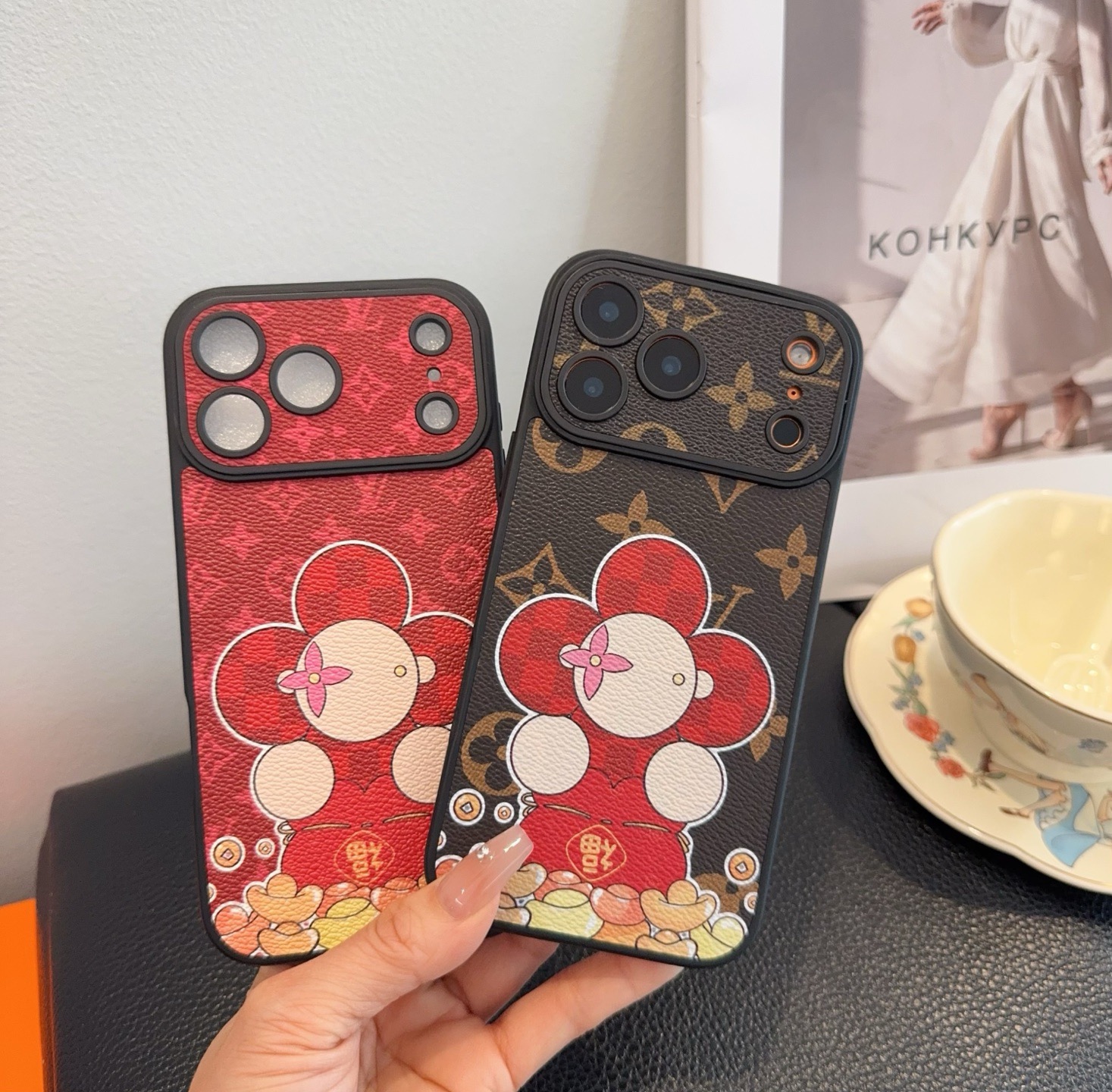 NO:814253,LV edge leather mobile phone case Vivian Lucky Bag Taiyang Huaduoduo mobile phone case[666][666] Model In order to avoid error model, please open this machine to check the model displayed in the mobile phone settings iPhone17 iPhone17pro iPhone17pro max iPhone16pro Max (6.9) iPhone16pro. (6.3) iPhone16 (6.3) iPhone15pro max (6.7) iPhone15pro (6.1) iPhone15 (6.1)  iPhone14 (6.1) iPhone14pro (6.1) iPhone14pro Max (6.7) iPhone 13 (6.1) iPhone13 pro (6.1) iPhone13pro max (6.7) Customized model required (12/12pro/12promax/11) mobile phone case, mobile phone case, louis vuitton, phone cases19860909LV围边贴皮手机壳 薇薇安福袋太阳花钱多多手机壳[666][666] 型号为了不出现报错型号,请打开本机查看手机设置显示的型号 iPhone17 iPhone17pro iPhone17pro max iPhone16pro Max（6.9） iPhone16pro.（6.3） iPhone16（6.3） iPhone15pro max（6.7） iPhone15pro（6.1） iPhone15（6.1） iPhone14（6.1） iPhone14pro（6.1） iPhone14pro Max（6.7） iPhone 13（6.1） iPhone13 pro（6.1） iPhone13pro max（6.7） 需定制型号（12/12pro/12promax/11）手机壳,手机壳,louis vuitton,phone cases,accessory