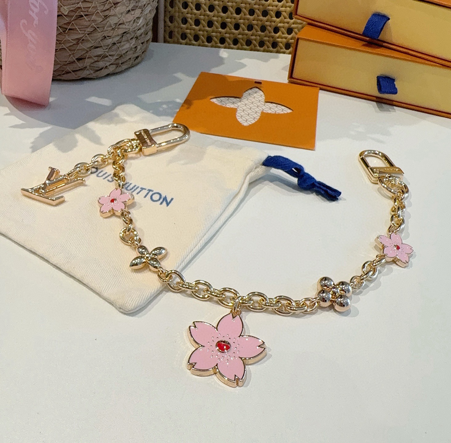 lv钥匙扣 官网M02540村上隆合作款樱花🌸包包链条挂件 多功能链条 包饰&包包肩带延长链本款链条包饰