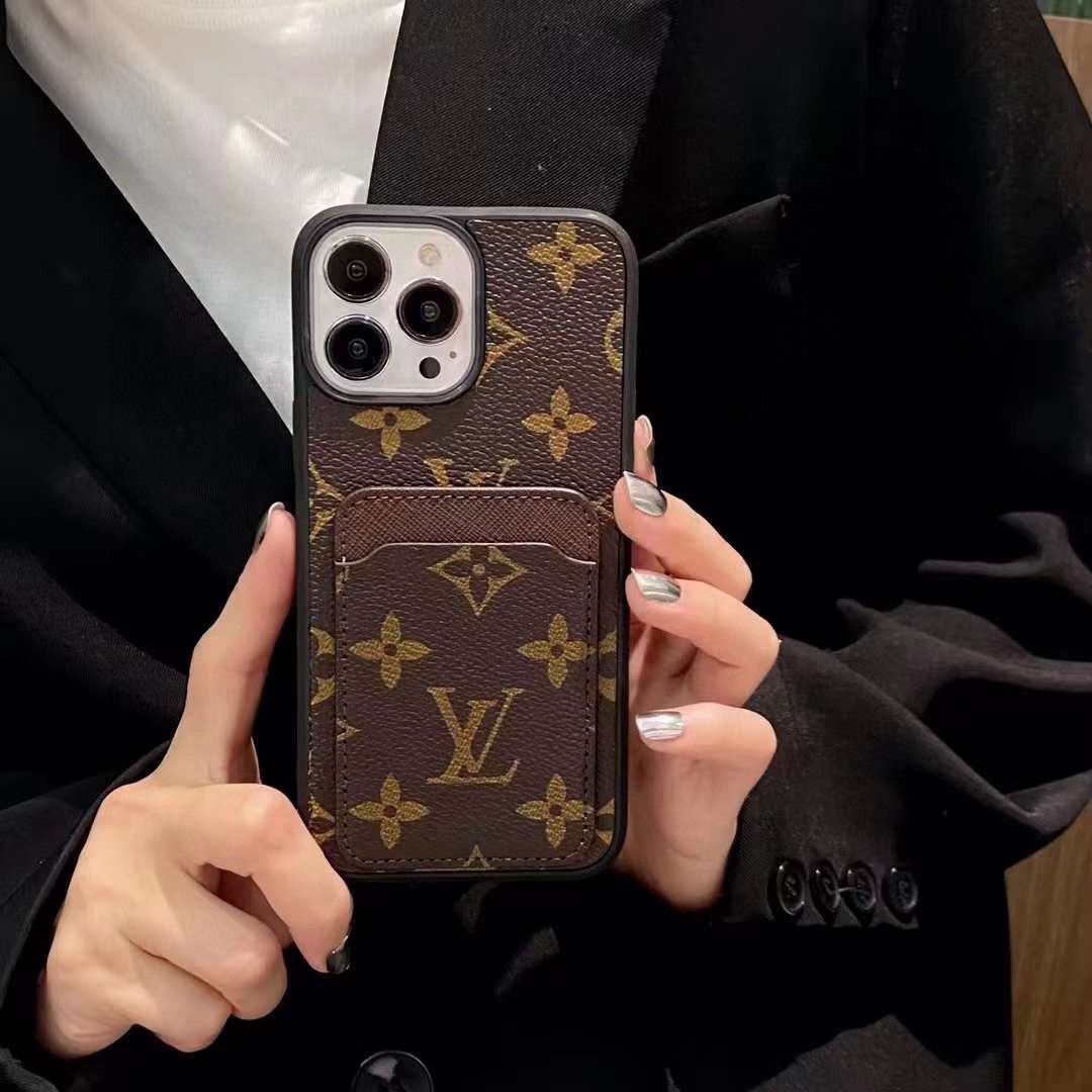 NO:814284,LV classic popular model Presbyopia mobile phone case LV presbyopia card all-inclusive case The artistic design in Lv brand injects high-end fashion into LV Model In order to avoid error models, please open this machine to view the model displayed in the mobile phone settings iPhone17 iPhone17pro iPhone17pro max iPhone16 series update iPhone16pro Max (6.9) iPhone16pro. (6.3) iPhone16 (6.3) iPhone15pro max (6.7 iPhone15pro (6.1)  iPhone15 (6.1) (Customized model required iPhone14 (6.1) iPhone14pro (6.1) iPhone14pro Max (6.7) iPhone 13 (6.1) iPhone13 pro (6.1) iPhone13pro max (6.7) Customized model required (14plus/15plus/12pro/12promax/11max/11/11pro) Samsung series Note20/20P/20U can be customized  S20/20plus/S20 UltraS21/21P/21US22/22P/22U/S23/23plus/23U s24/24plus/24U customized model non-returnable mobile phone case, mobile phone case, louis vuitton, louis vuitton, phone cases19860909Lv经典爆款 老花手机壳 lv老花插卡全包壳 驴牌里的艺术性设计,为LV注入高端时尚 型号为了不出现报错型号,请打开本机查看手机设置显示的型号 iPhone17 iPhone17pro iPhone17pro max iPhone16系列更新 iPhone16pro Max（6.9） iPhone16pro.（6.3） iPhone16（6.3） iPhone15pro max（6.7 iPhone15pro（6.1） iPhone15（6.1）（需定制型号iPhone14（6.1） iPhone14pro（6.1） iPhone14pro Max（6.7） iPhone 13（6.1） iPhone13 pro（6.1） iPhone13pro max（6.7） 需定制型号（14plus/15plus/12pro/12promax/11max/11/11pro） 可定制三星系列Note20/20P/20U S20/20plus/S20 UltraS21/21P/21US22/22P/22U/S23/23plus/23U s24/24plus/24U 定制型号不退换手机壳,手机壳,louis vuitton,louis vuitton,phone cases,accessory