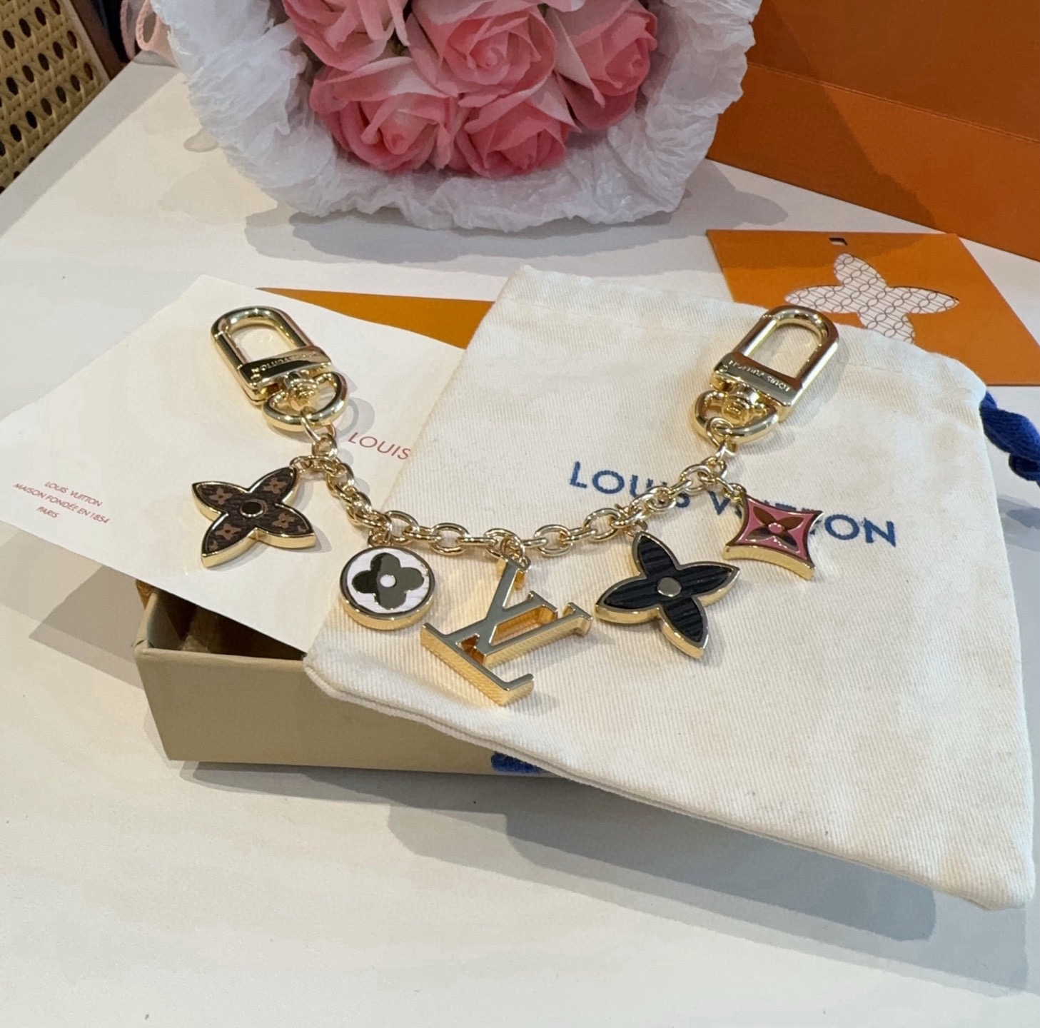 lv钥匙扣 官网M01188  包包挂饰SPring Street Chain 包饰将 Monogram