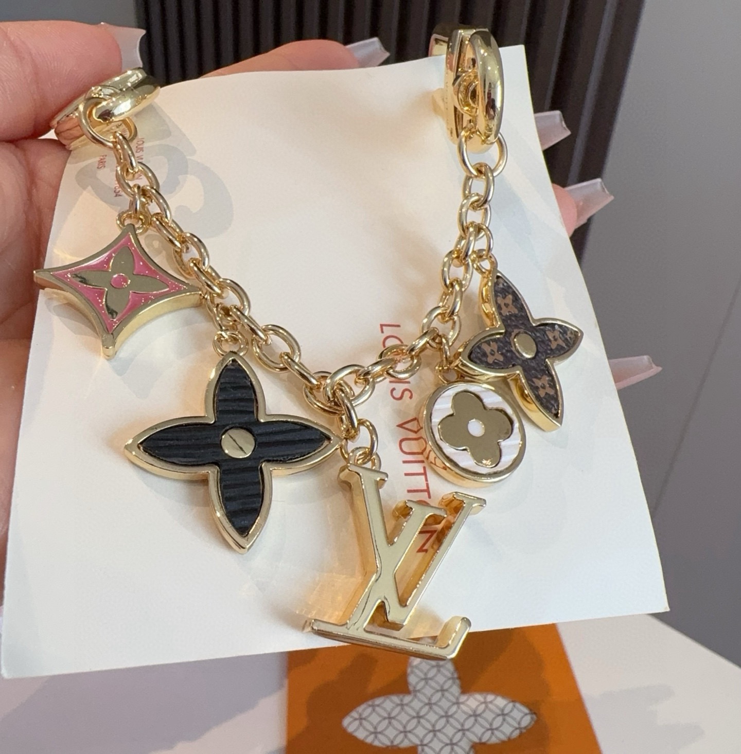 lv钥匙扣 官网M01188  包包挂饰SPring Street Chain 包饰将 Monogram
