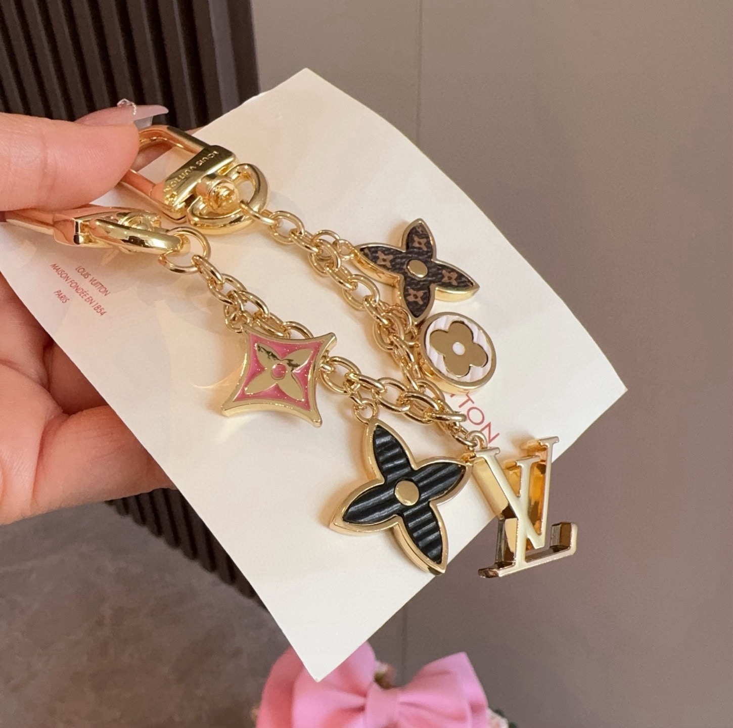 lv钥匙扣 官网M01188  包包挂饰SPring Street Chain 包饰将 Monogram