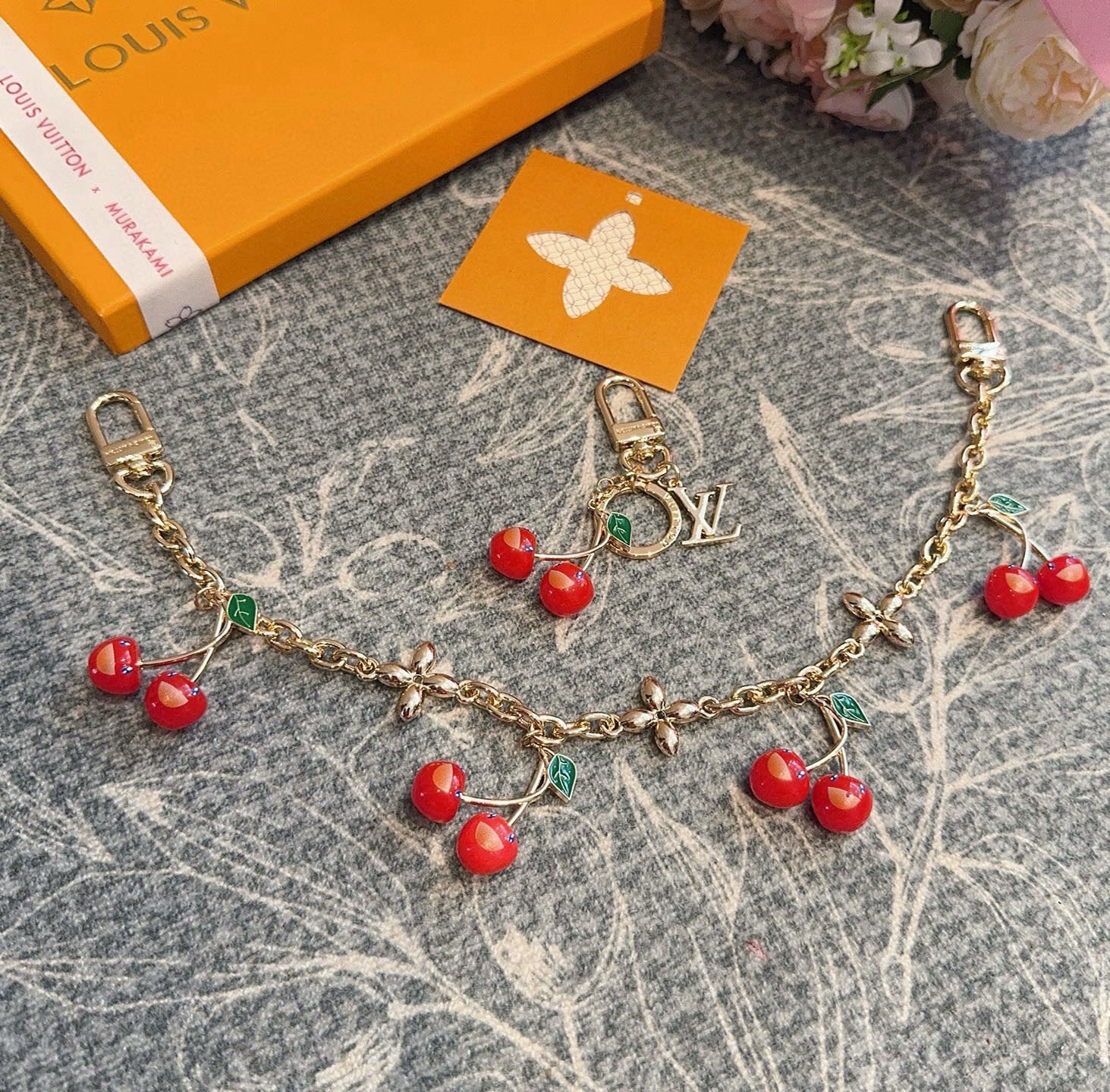 多颗🍒包链  LV X TM CERISE 多颗樱桃🍒链条包饰包包挂链 LV 钥匙扣 x TM LV C