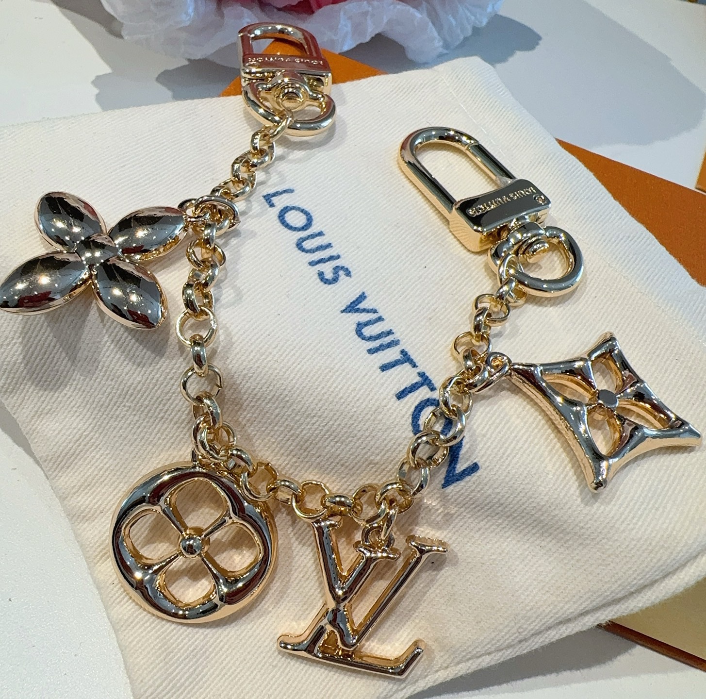 LV钥匙扣 包饰 包包挂件 金色&银色M01188 SPring Street Chain 包饰将 Mo