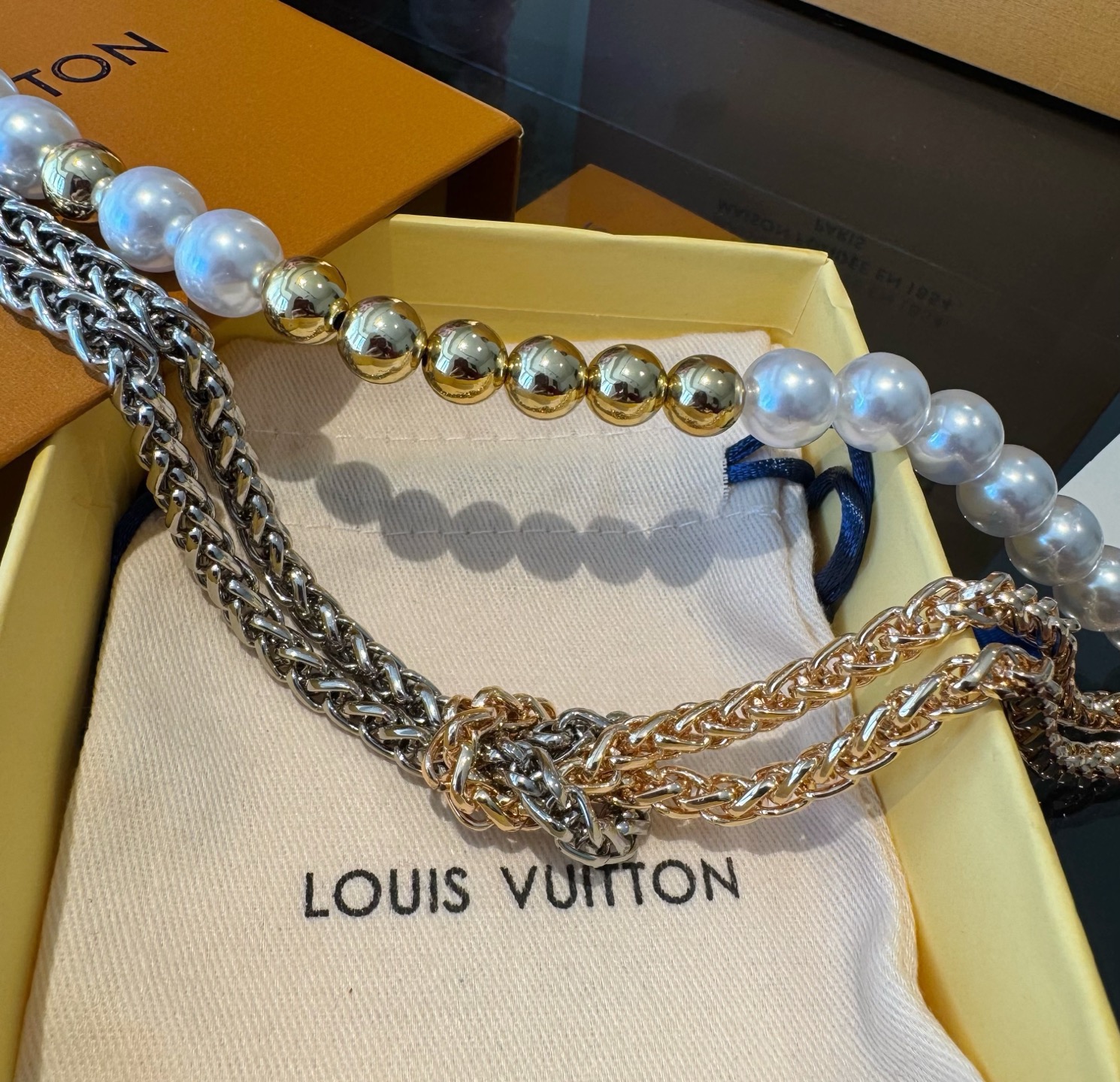 官网新款。LV包链钥匙扣 路易威登 Sailor包链 挂饰 包包链条精选莹亮金属材质，链节设计加珠珠设计