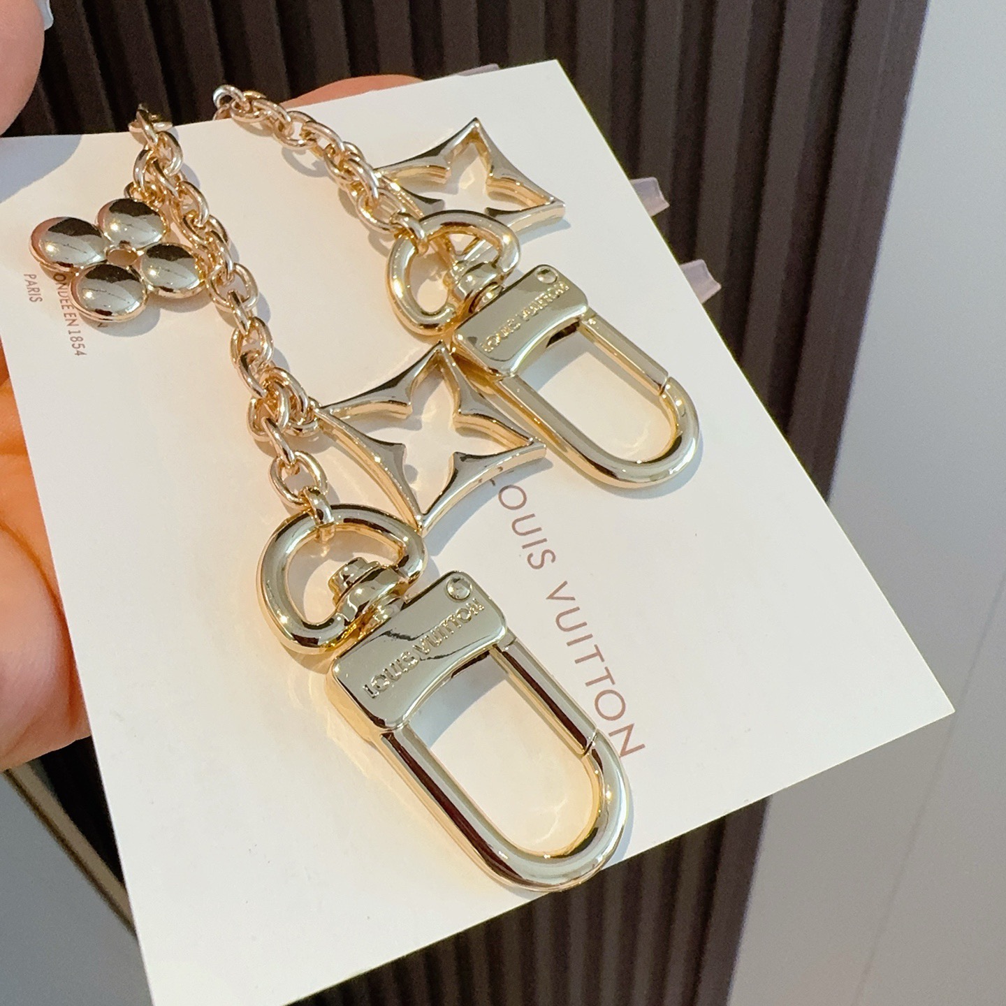 LV钥匙扣 包包挂链 挂件 金色M01188 SPring Street Chain 包饰将 Monog