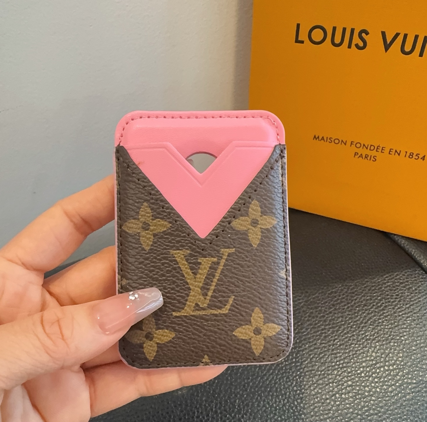 LV官网磁吸卡包  手机磁吸卡包顶级高品质[强]磁吸式卡夹，尺寸：长6.5*高9.5*宽0.5厘米