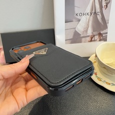 ✨PRADA普拉达十字纹手机壳 上下翻卡包 零钱包 二合一 贴皮全包手机壳,精准孔位 高端品质 实用 ✨PRADA普拉达十字纹手机壳 上下翻卡包 零钱包 二合一 贴皮全包手机壳,精准孔位 高端品质 实用