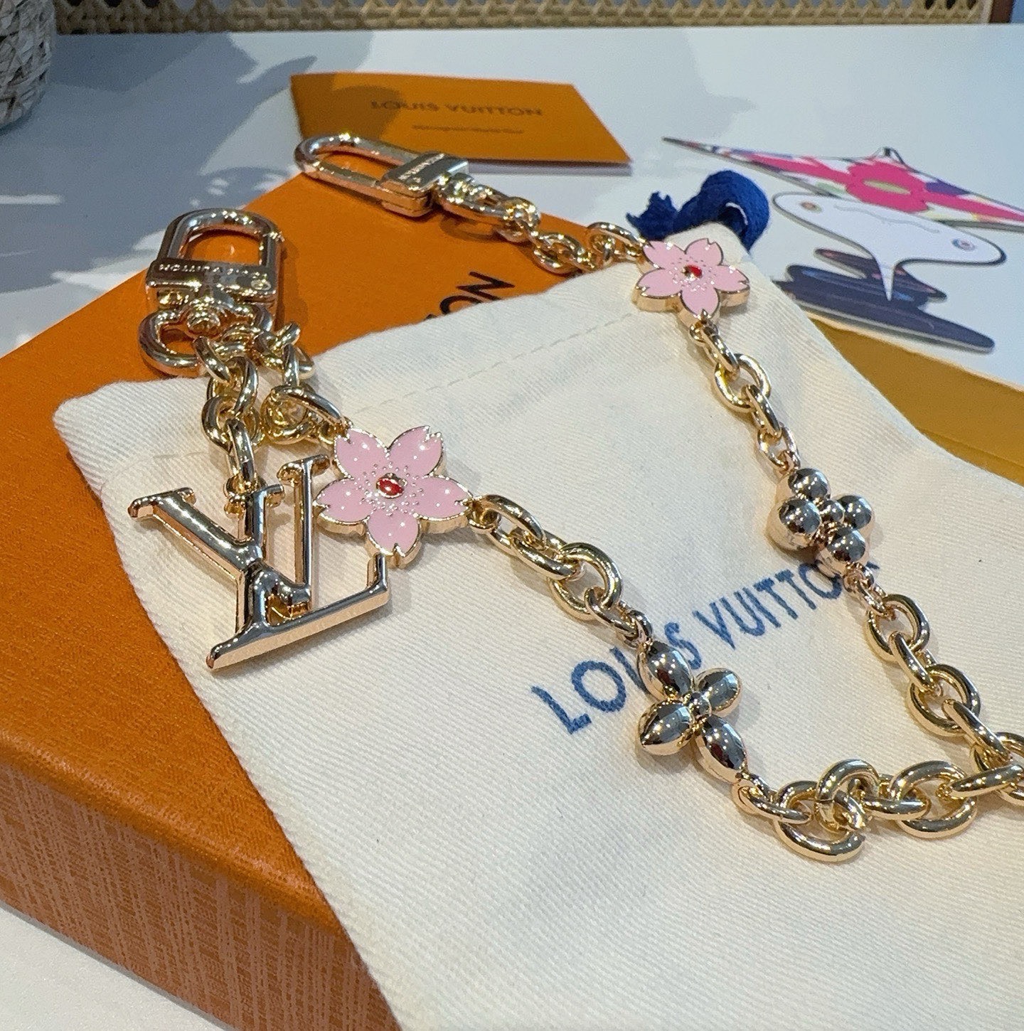 lv钥匙扣 官网M02540村上隆合作款樱花🌸包包链条挂件 多功能链条 包饰&包包肩带延长链本款链条包饰