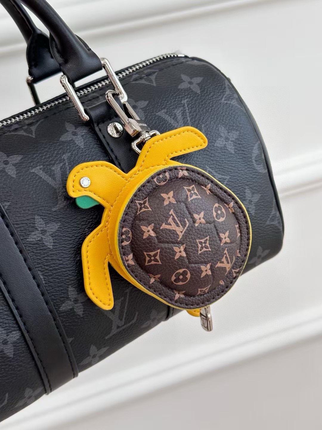 官网新品M01471Louis Vuitton 路易威登海龟🐢乌龟包钥匙扣挂件 LV蓝牙耳机包 Turt