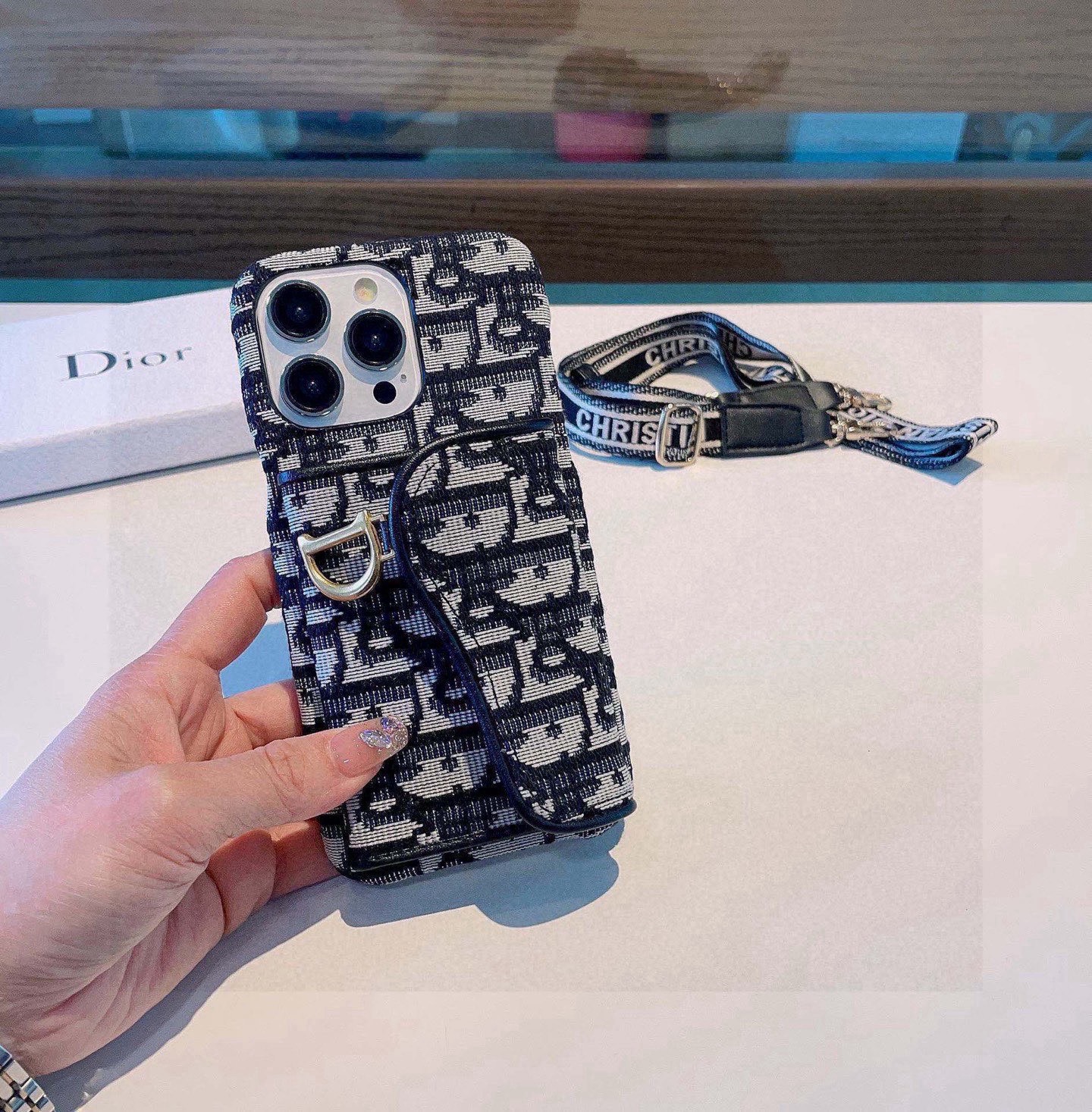 ✨Dior蒙田系列卡包手机壳，刺绣织带肩带🔮型号：为了不出现报错型号，请打开本机查看手机设置显示的型号⚠