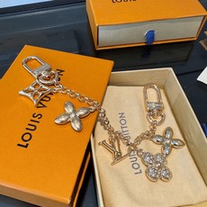 LV钥匙扣 圣诞款包饰 包包挂件包链金色&银色SPring Street Chain 包饰将 Monog LV钥匙扣 圣诞款包饰 包包挂件包链金色&银色SPring Street Chain 包饰将 Monog