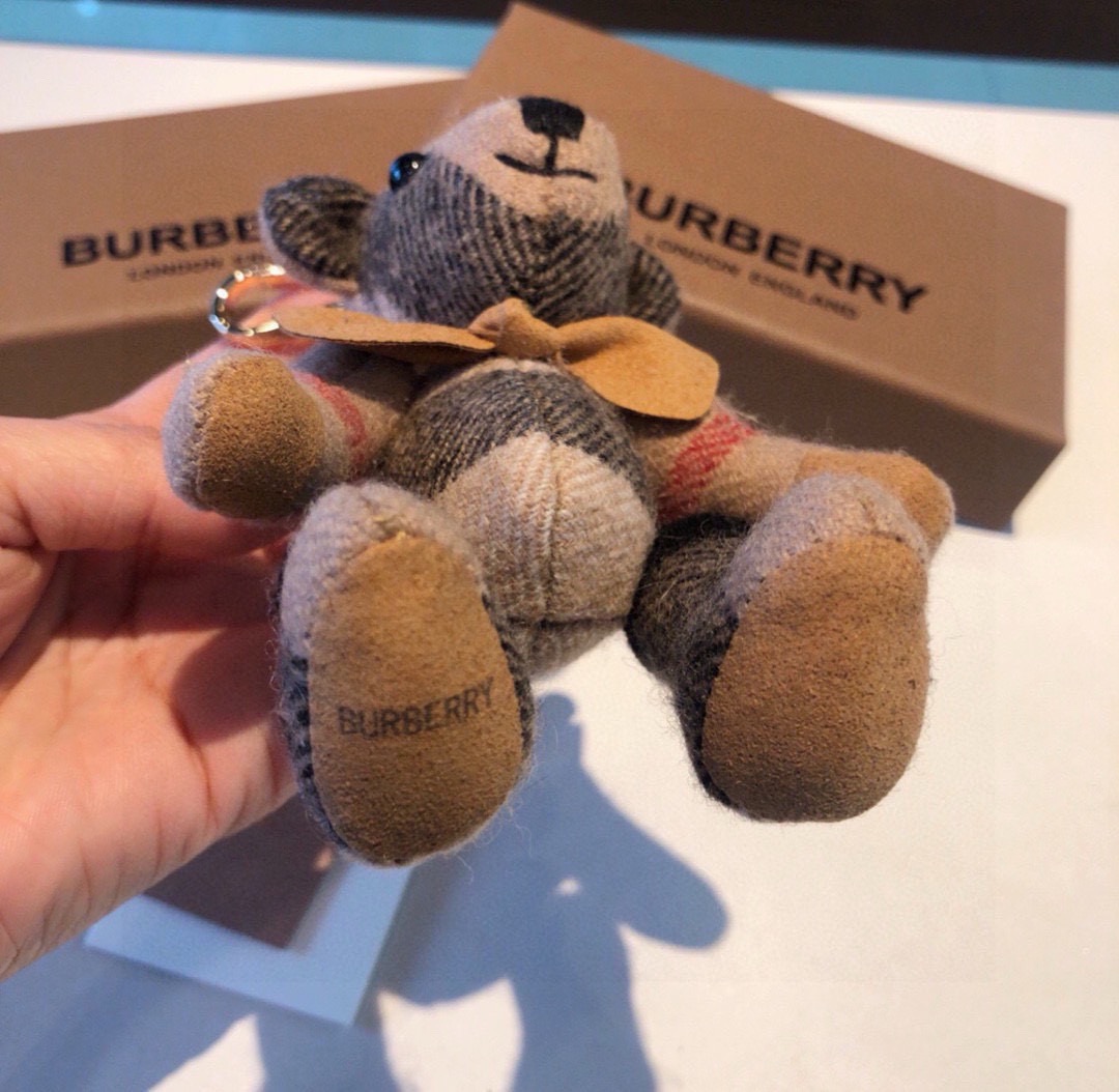 Burberry代工厂小熊🐻挂件 ，熊泰迪熊钥匙扣挂件  温柔到心里🥰 准备已久、精致自留 ！内部填充物
