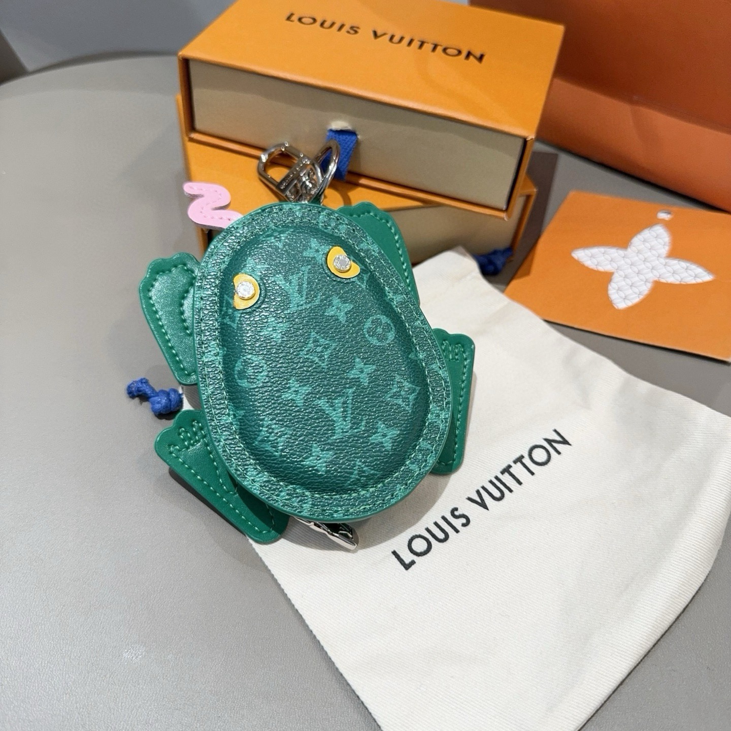 官网新品Louis Vuitton 路易威登青蛙🐸钥匙扣挂件包包挂饰 LV蓝牙耳机包 Turtle Po