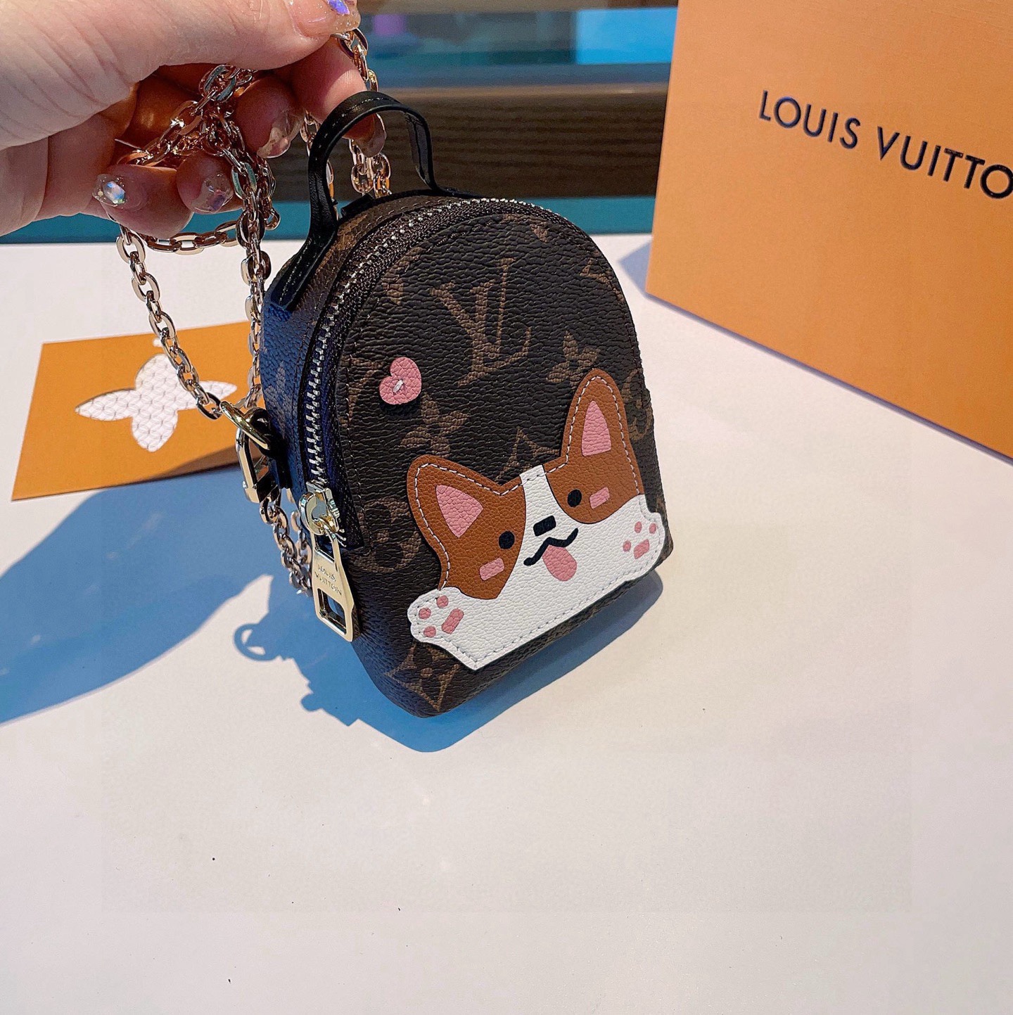 ❗原单货☀ LOUIS VUITTON 新款卡通链条斜挎小包，mini包包 可装银行卡💄蓝牙耳机…钥匙扣