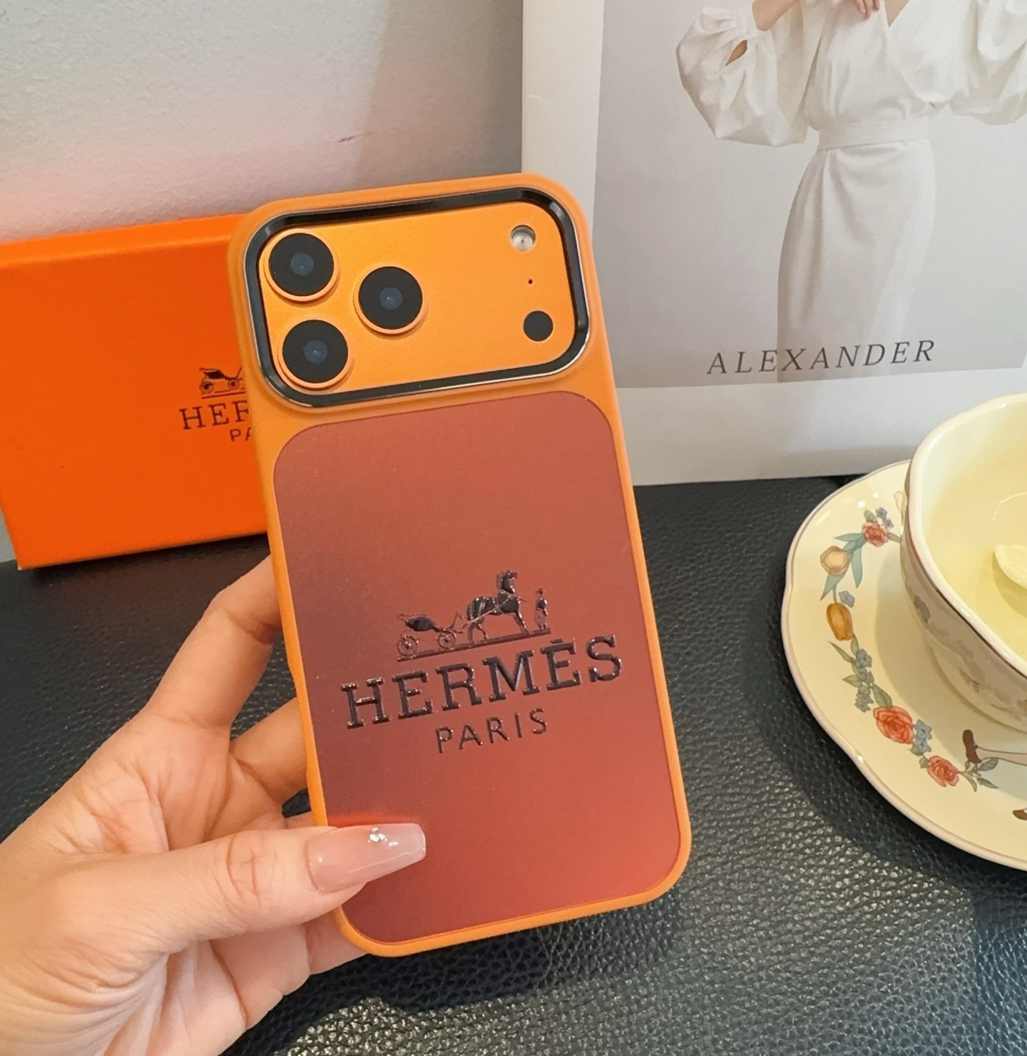 上新🆕星宇橙🧡爱马仕手机壳水晶闪粉浮雕高光金属镜头圈软边全包型号：为了不出现报错型号，请打开本机查看手机