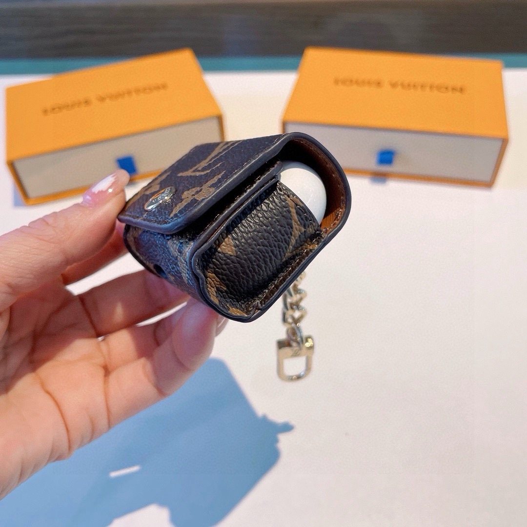 LV耳机包 经典老花原皮耳机套，钥匙扣包包挂件，一举两得！AirPods 1/2AirPods 3/ P