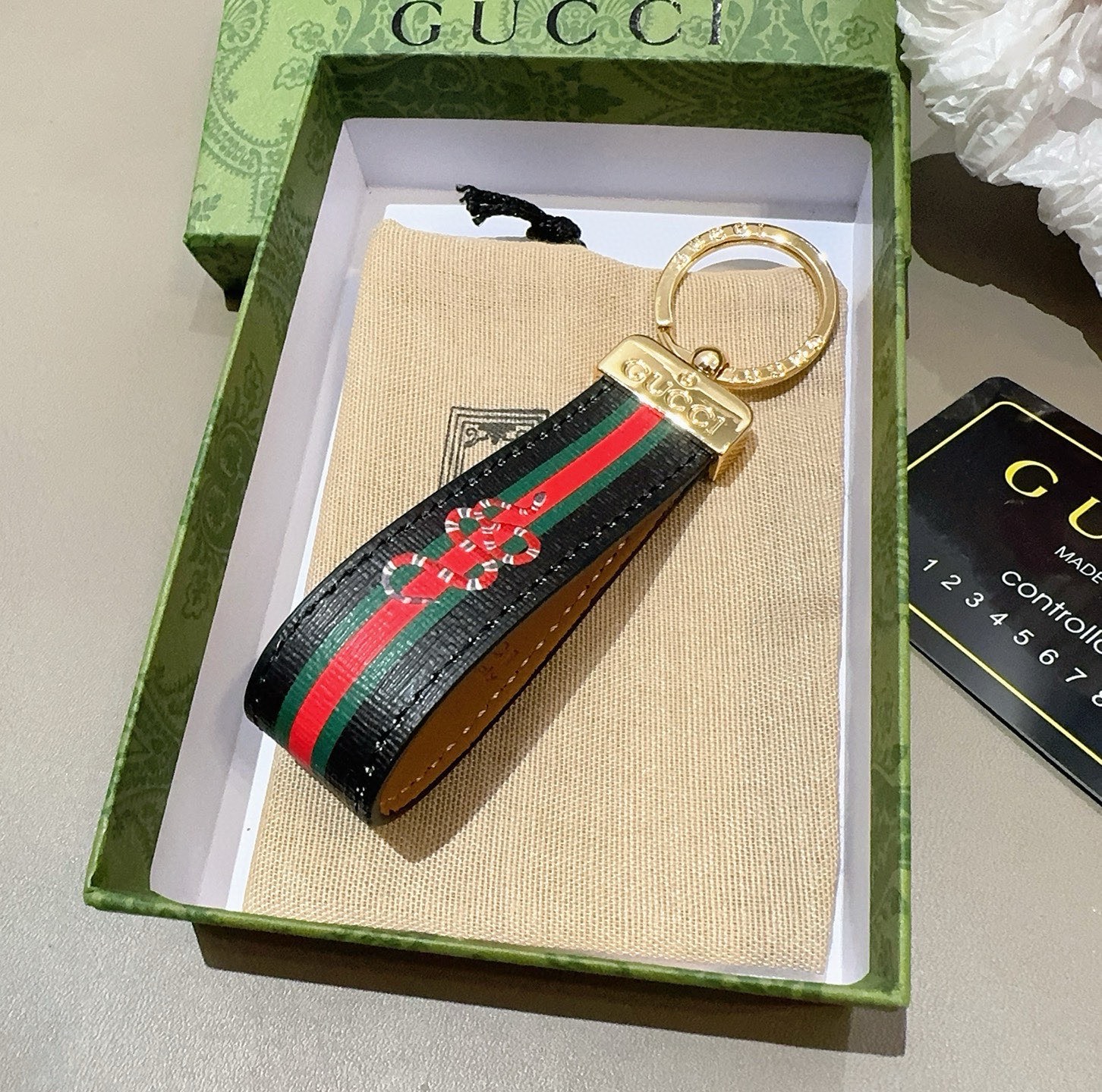 爆款推荐 古驰Gucci钥匙扣 车钥匙挂件包包挂饰 DauPhine Dragonne 钥匙扣彰显金属匠