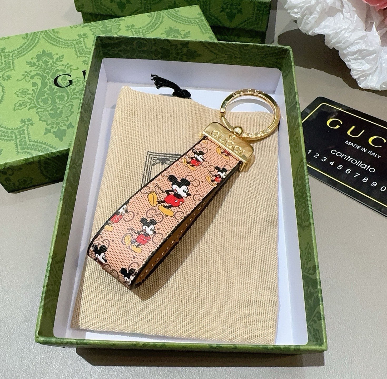 爆款推荐 古驰Gucci钥匙扣 车钥匙挂件包包挂饰 DauPhine Dragonne 钥匙扣彰显金属匠