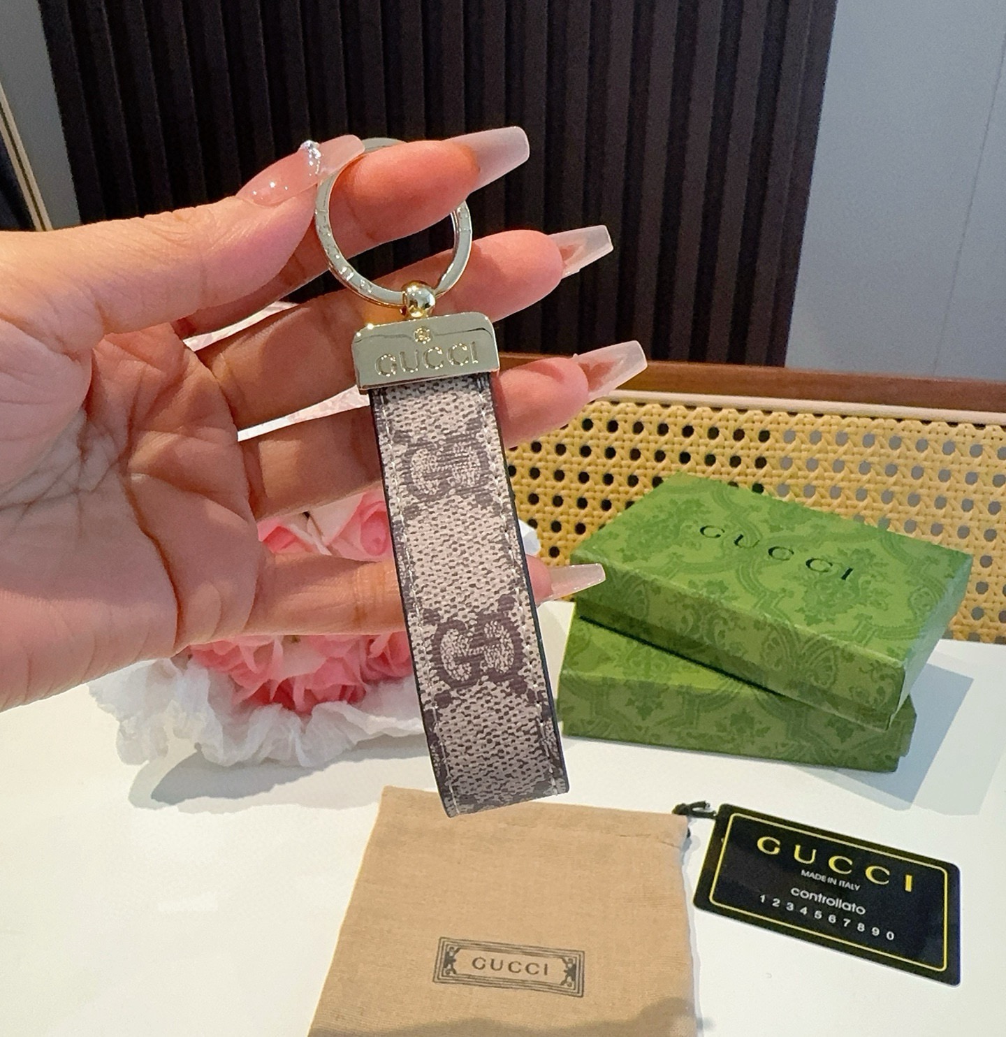 爆款推荐 古驰Gucci钥匙扣 车钥匙挂件包包挂饰 DauPhine Dragonne 钥匙扣彰显金属匠