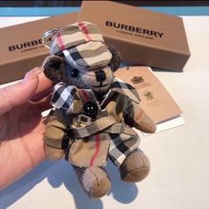 Burberry代工厂小熊🐻挂件,巴宝莉披丝巾泰迪熊钥匙扣挂件 温柔到心里🥰 准备已久、精致自留 ! 内部填充物与专 Burberry代工厂小熊🐻挂件,巴宝莉披丝巾泰迪熊钥匙扣挂件 温柔到心里🥰 准备已久、精致自留 ! 内部填充物与专