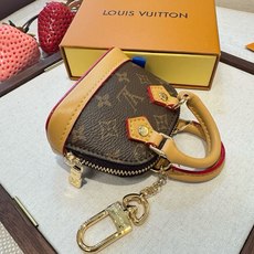 ❗爆款🔥路易威登LOUIS VUITTON 新款 老花&白三彩mini包包贝壳包 LV包包挂饰,钥匙扣,零钱包,耳机包 ❗爆款🔥路易威登LOUIS VUITTON 新款 老花&白三彩mini包包贝壳包 LV包包挂饰,钥匙扣,零钱包,耳机包