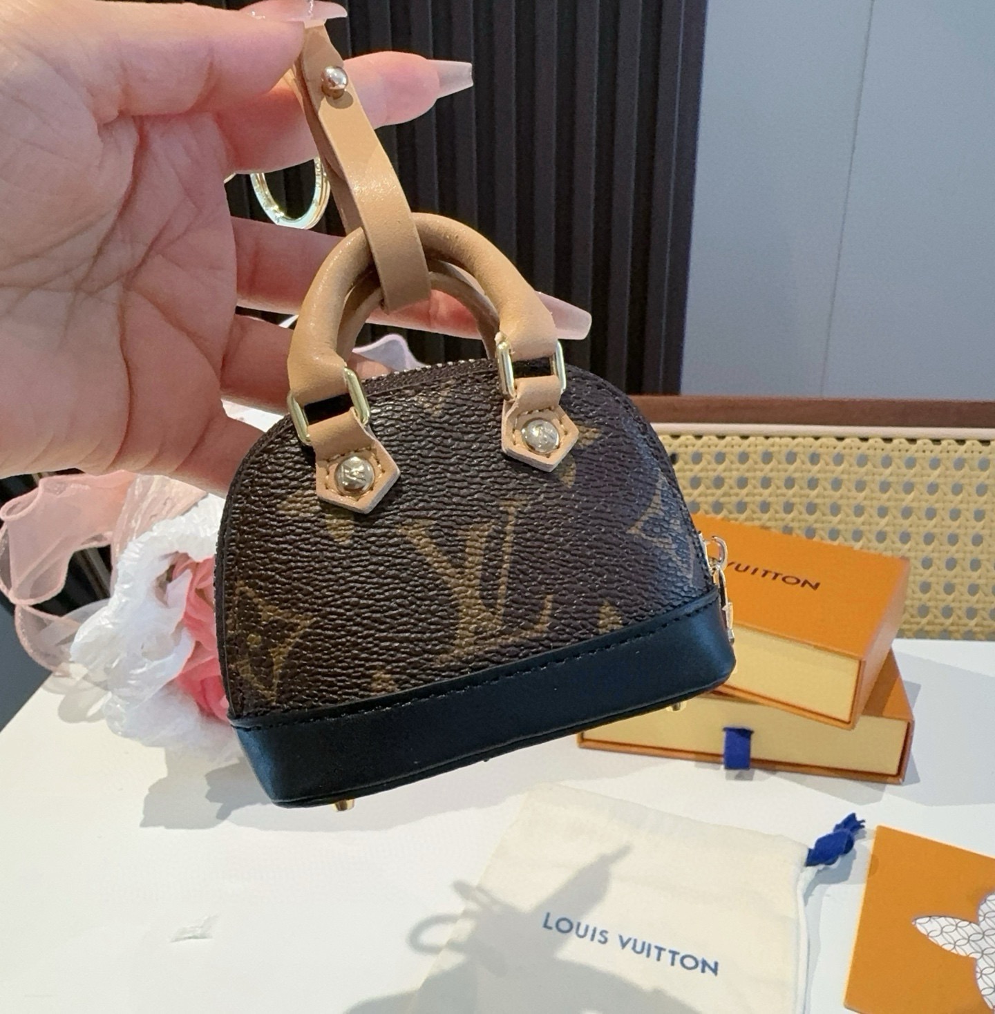 ❗爆款🔥路易威登LOUIS VUITTON 新款 老花&白三彩mini包包贝壳包 LV包包挂饰,钥匙扣,零钱包,耳机包 ❗爆款🔥路易威登LOUIS VUITTON 新款 老花&白三彩mini包包贝壳包 LV包包挂饰,钥匙扣,零钱包,耳机包