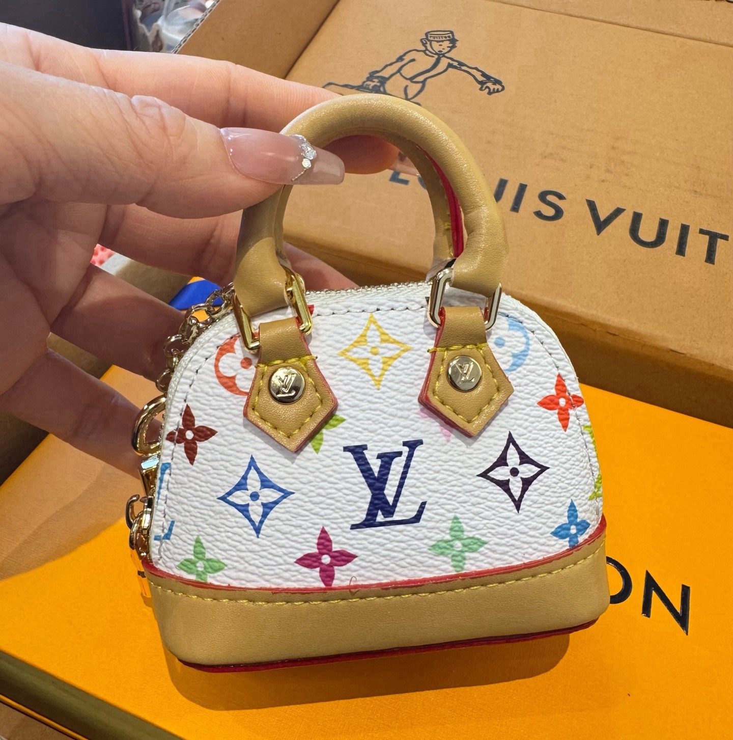 ❗爆款🔥路易威登LOUIS VUITTON 新款 老花&白三彩mini包包贝壳包  LV包包挂饰，钥匙扣，零钱包，耳机包
