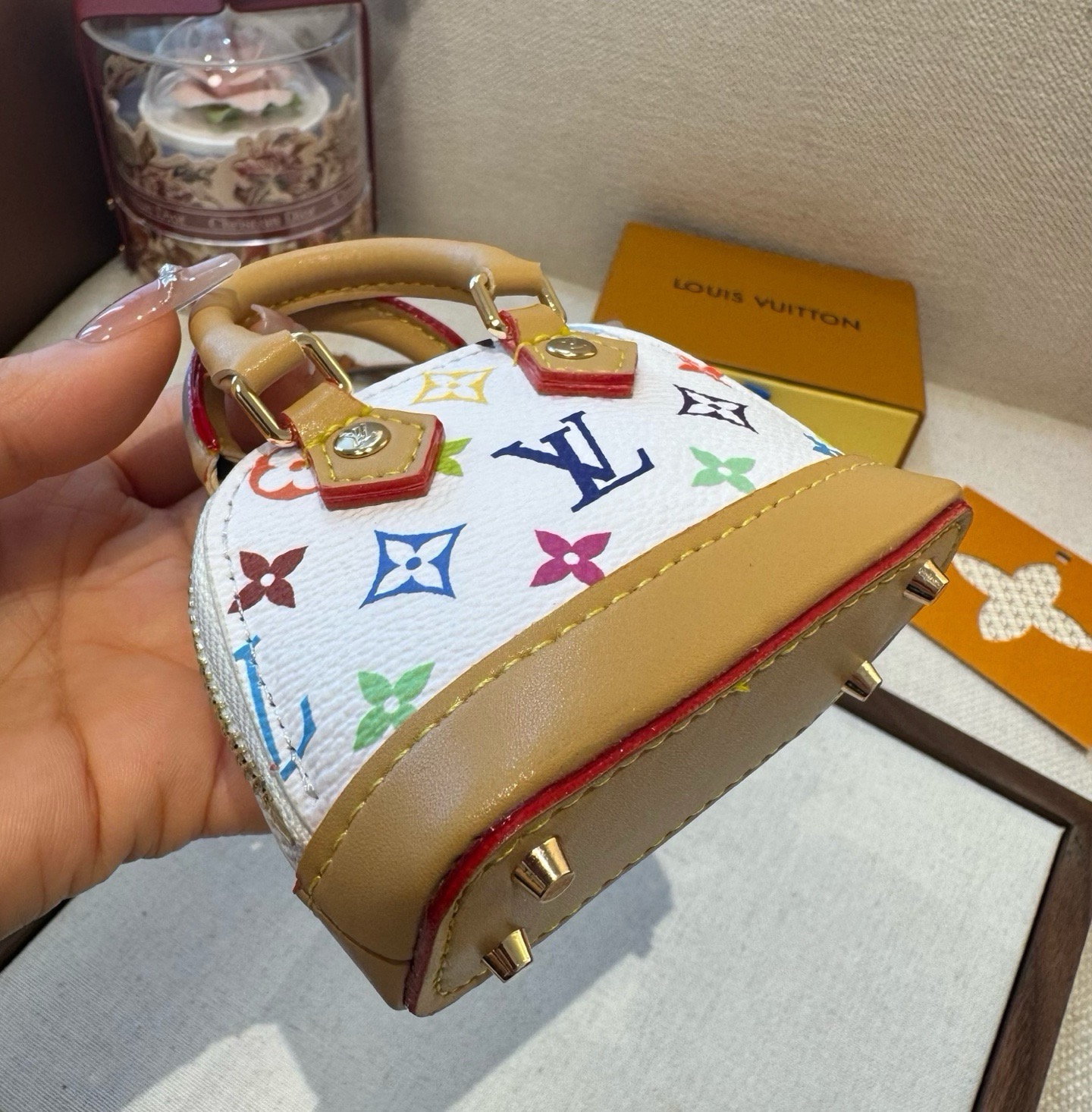 ❗爆款🔥路易威登LOUIS VUITTON 新款 老花&白三彩mini包包贝壳包  LV包包挂饰，钥匙扣，零钱包，耳机包