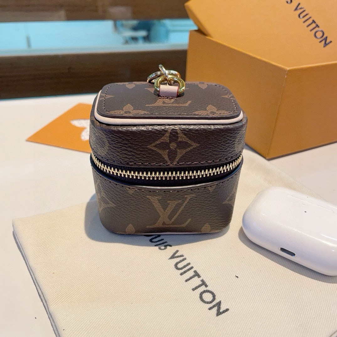 ❗️lv 迷你包包 零钱包钥匙扣耳机包 包包挂件挂饰 可放耳机 卡片 💄零钱等小物件 Vanity Monogram ❗️lv 迷你包包 零钱包钥匙扣耳机包 包包挂件挂饰 可放耳机 卡片 💄零钱等小物件 Vanity Monogram