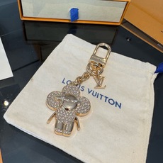 LV钥匙扣 薇薇安新款钥匙扣 包包挂件包饰 SPring Street Chain 包饰将 Monogram 花卉和 L LV钥匙扣 薇薇安新款钥匙扣 包包挂件包饰 SPring Street Chain 包饰将 Monogram 花卉和 L