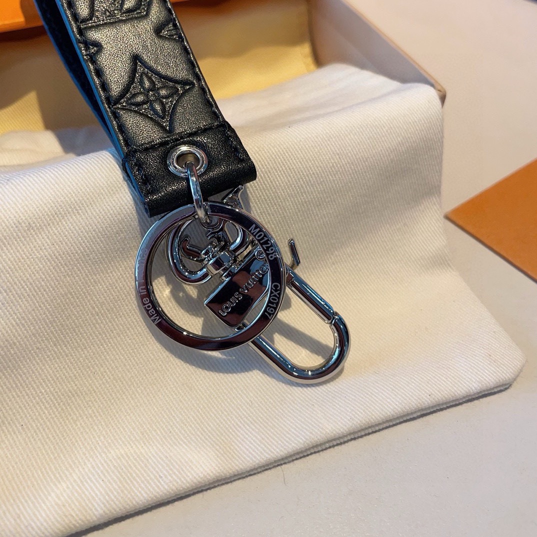 🔥🔥LOUIS VUITTON官网款 LV CLOCHES-CLES包饰与钥匙扣。 MONOGRAM ECLIPSE D 🔥🔥LOUIS VUITTON官网款 LV CLOCHES-CLES包饰与钥匙扣。 MONOGRAM ECLIPSE D