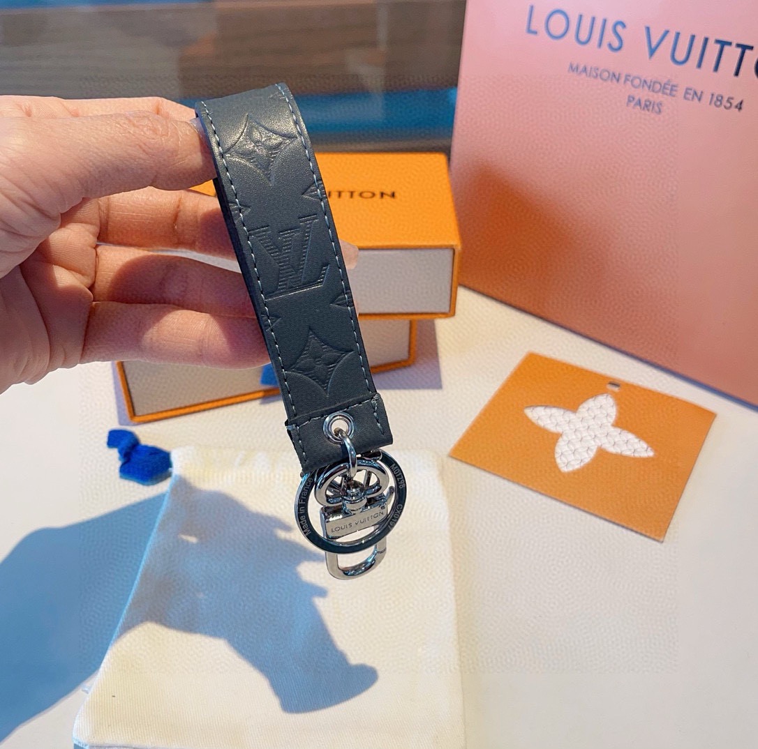 🔥🔥LOUIS VUITTON官网款 LV CLOCHES-CLES包饰与钥匙扣。 MONOGRAM ECLIPSE D 🔥🔥LOUIS VUITTON官网款 LV CLOCHES-CLES包饰与钥匙扣。 MONOGRAM ECLIPSE D