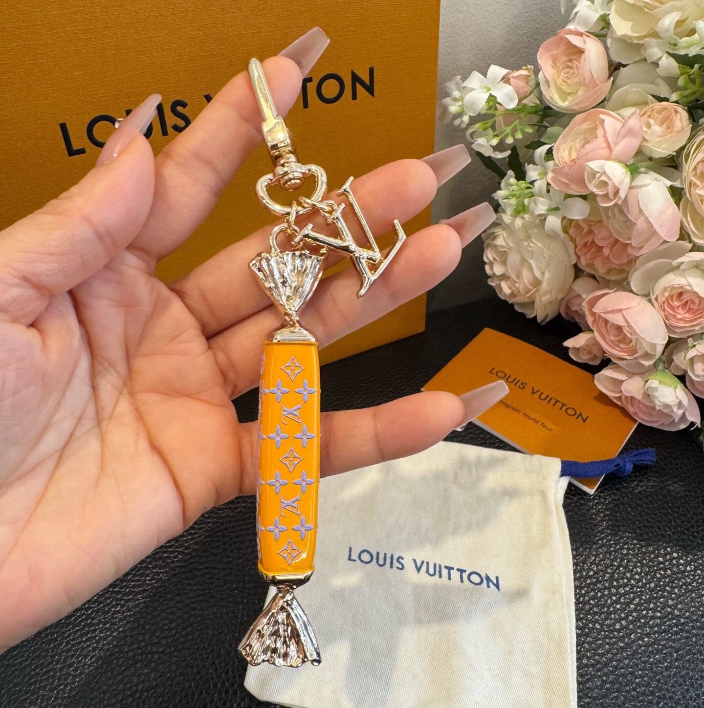 新款 LOUIS VUITTON新款 LV糖果🍬钥匙扣 包包挂件挂饰 钥匙扣 ☀本款 LV Sweets 包饰汲取童年欢 新款 LOUIS VUITTON新款 LV糖果🍬钥匙扣 包包挂件挂饰 钥匙扣 ☀本款 LV Sweets 包饰汲取童年欢
