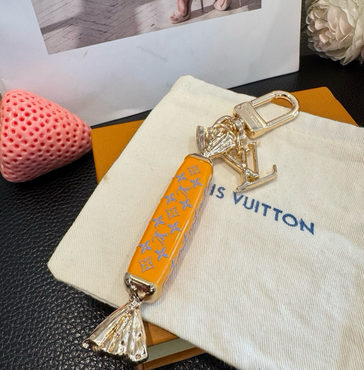新款 LOUIS VUITTON新款 LV糖果🍬钥匙扣 包包挂件挂饰 钥匙扣 ☀本款 LV Sweets 包饰汲取童年欢 新款 LOUIS VUITTON新款 LV糖果🍬钥匙扣 包包挂件挂饰 钥匙扣 ☀本款 LV Sweets 包饰汲取童年欢