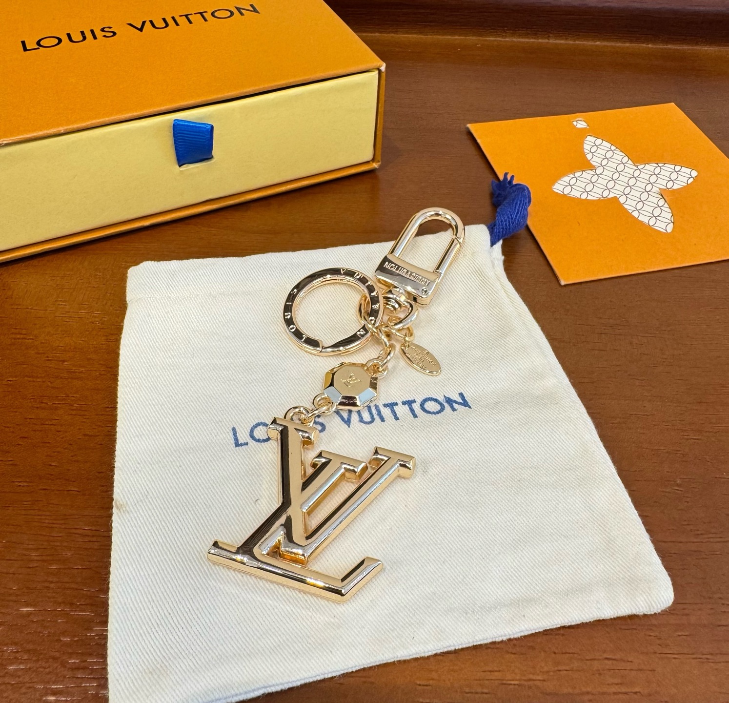 🔥LOUIS VUITTON新款包饰 LV钥匙扣挂件包包挂件包饰 可满足各种时尚品味的实用配饰。凸显时尚个性[强]